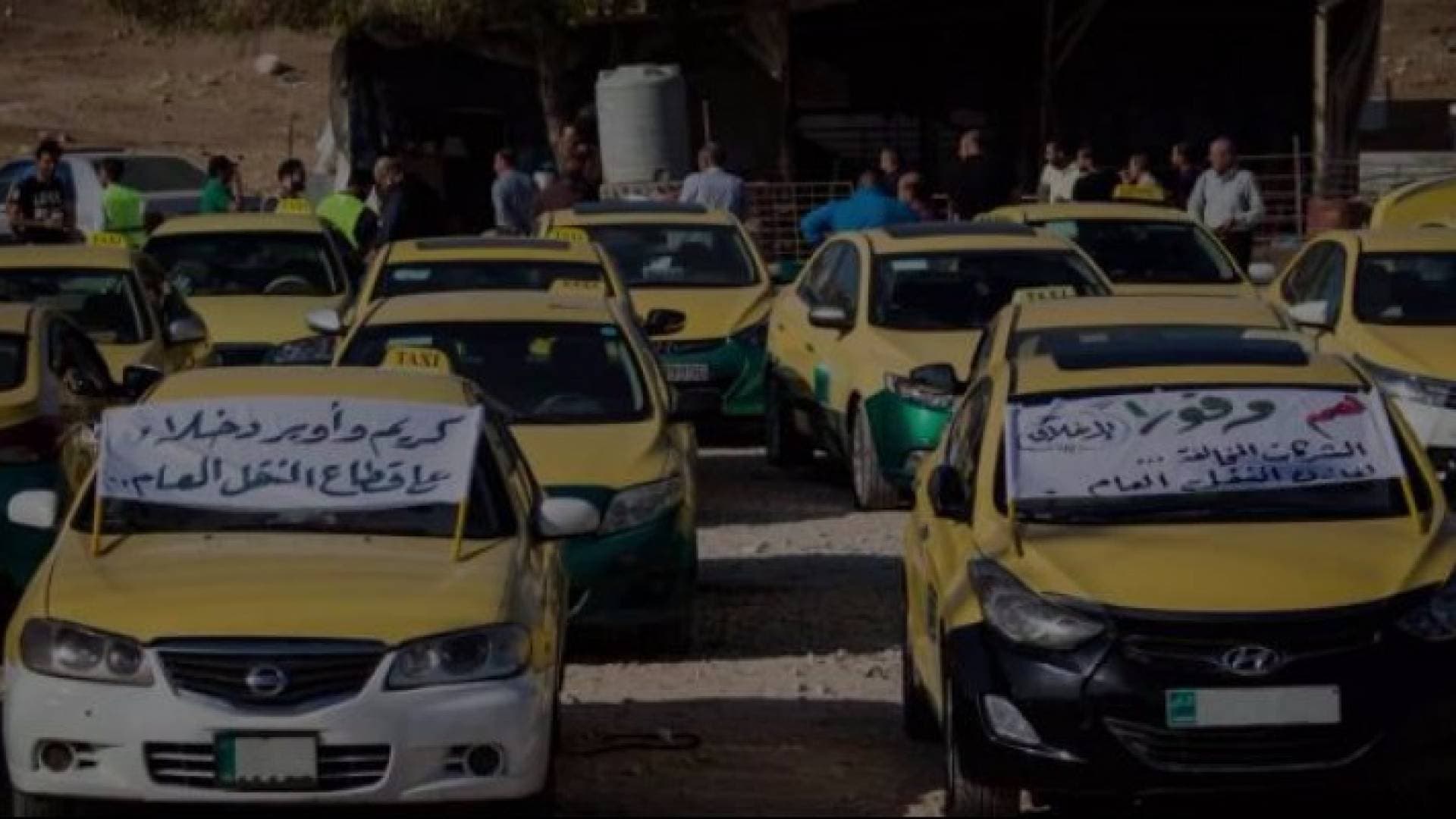 الإقبال على أوبر وكريم يدفع سائقي تاكسي للتهديد بالانتحار
