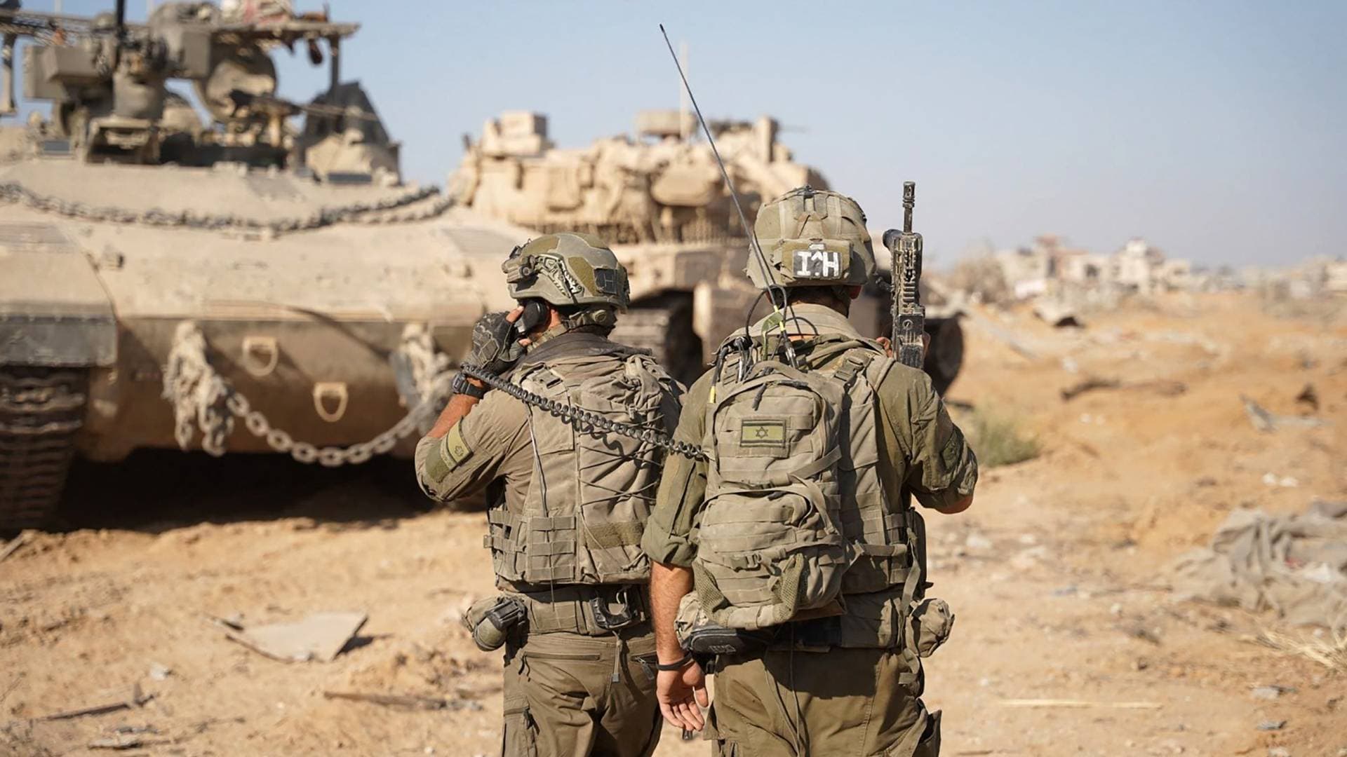 تحقيق لإعلام عبري: الجيش يستخدم الفلسطينيين دروعا في غزة
