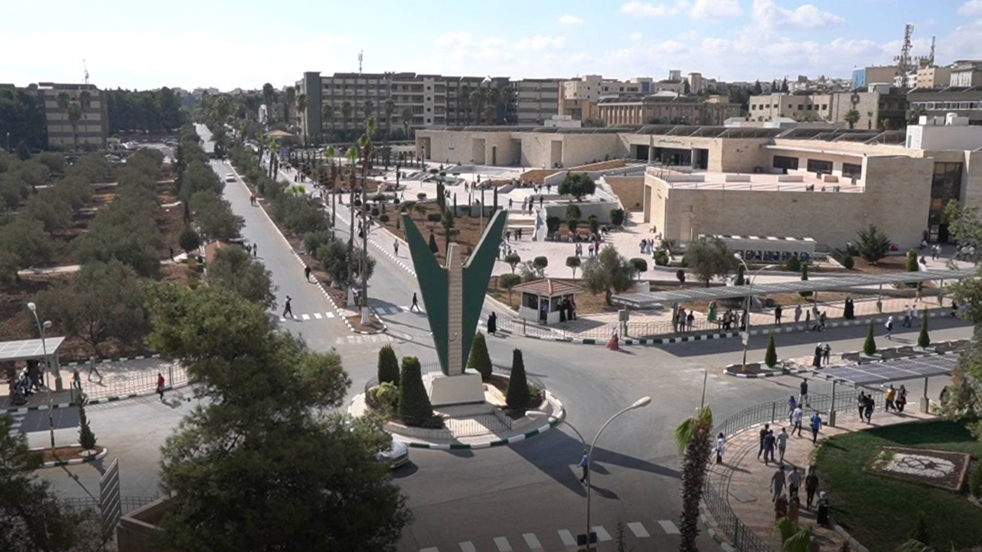 التعليم العالي تحدد موعد تقديم طلبات الالتحاق في الجامعات الرسمية