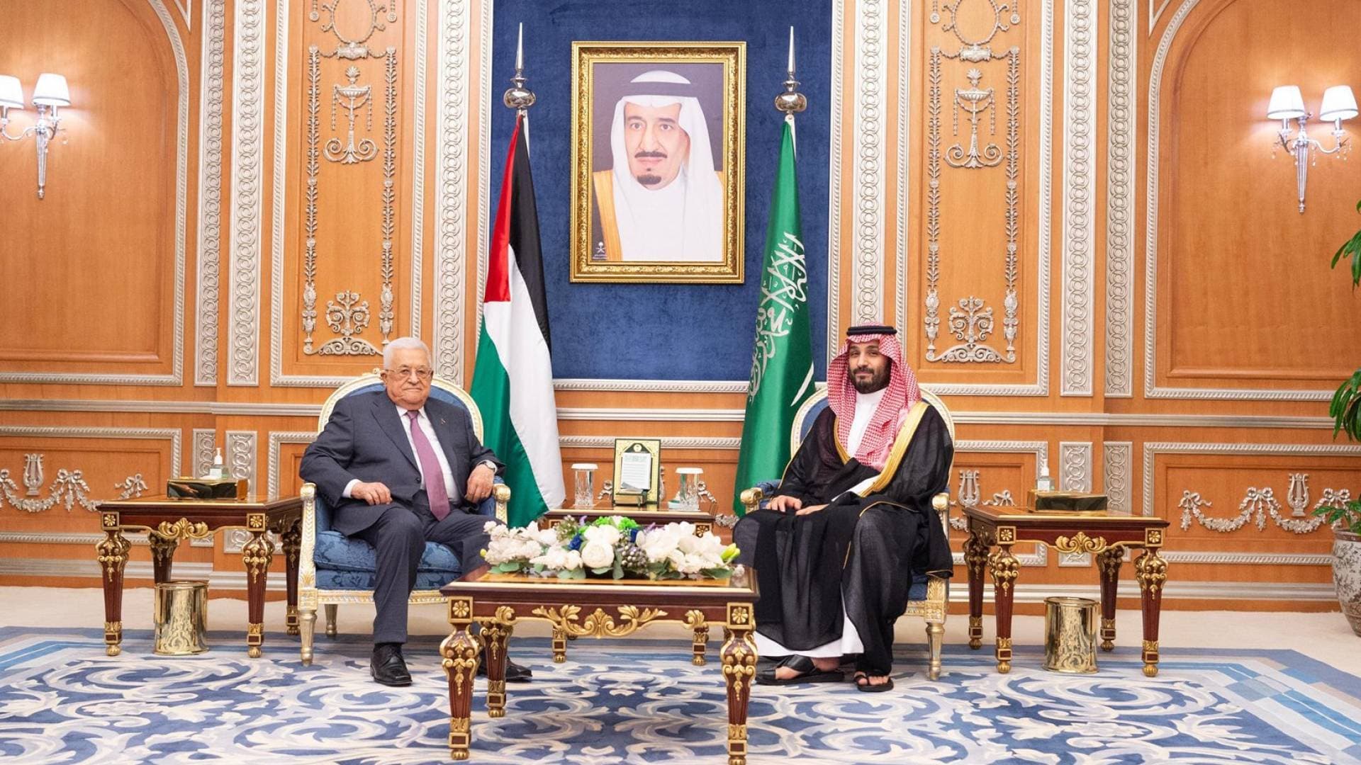 تفاصيل لقاء عباس وبن سلمان في الرياض - فيديو