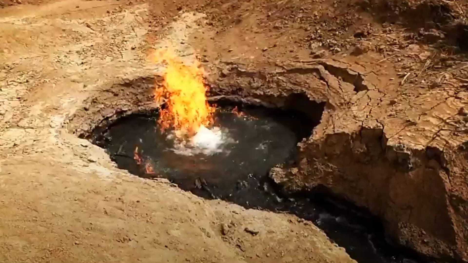حقيقة خروج نار من نبع مياه في مكة