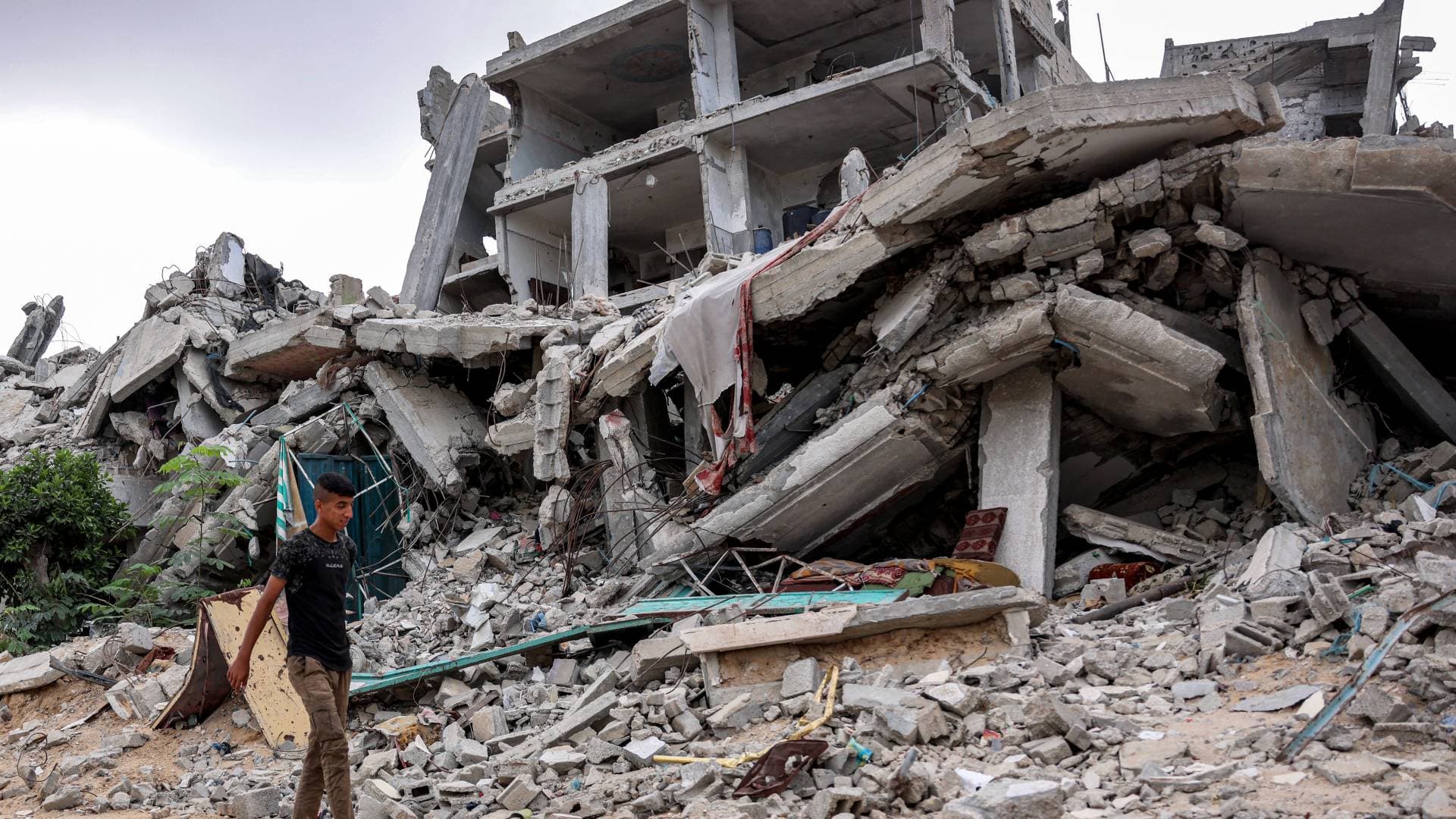 371 يوما من العدوان على غزة.. وضباط للاحتلال يقعون بكمائن
