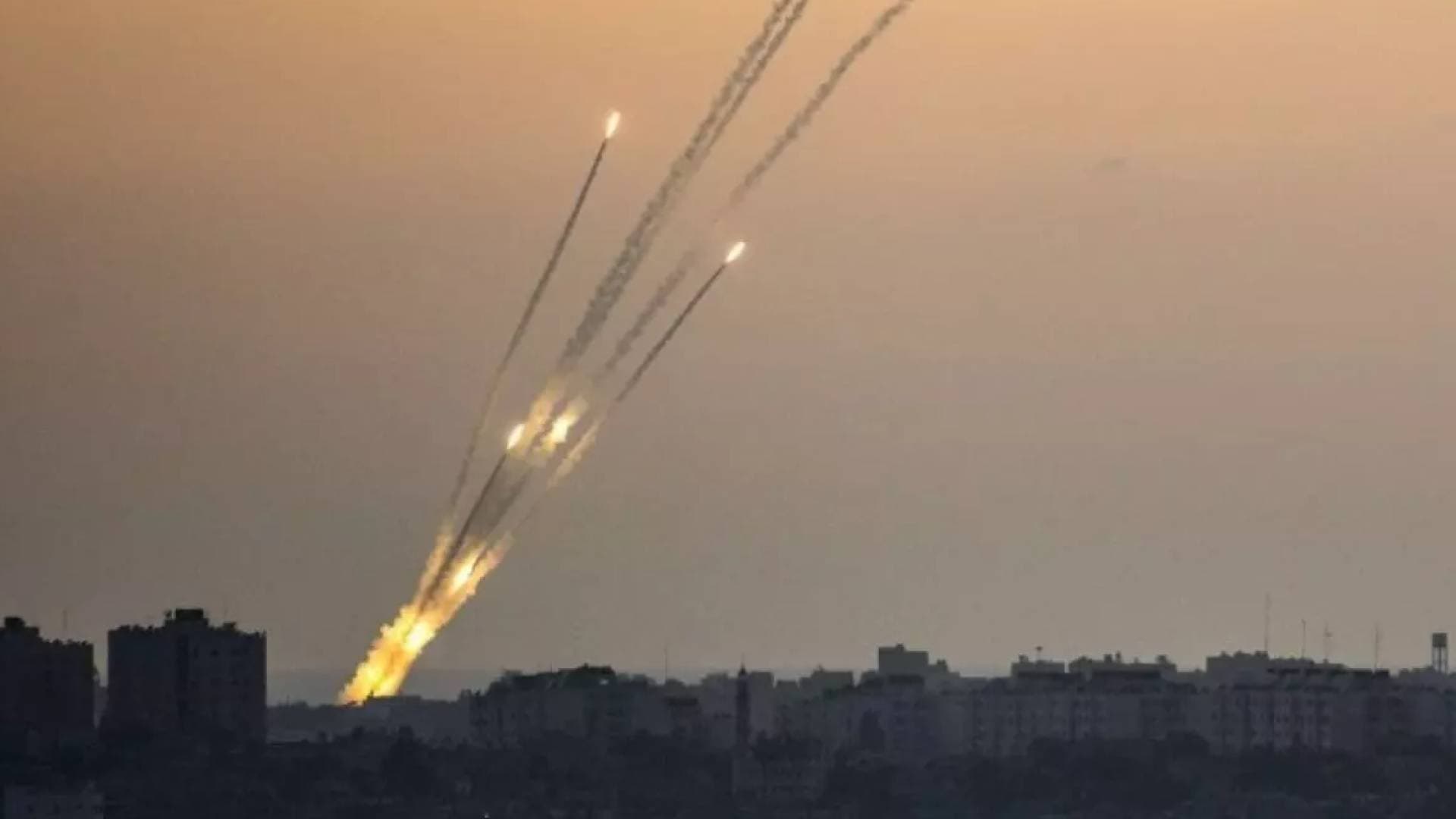 المقاومة تستهدف عسقلان من شمال قطاع غزة
