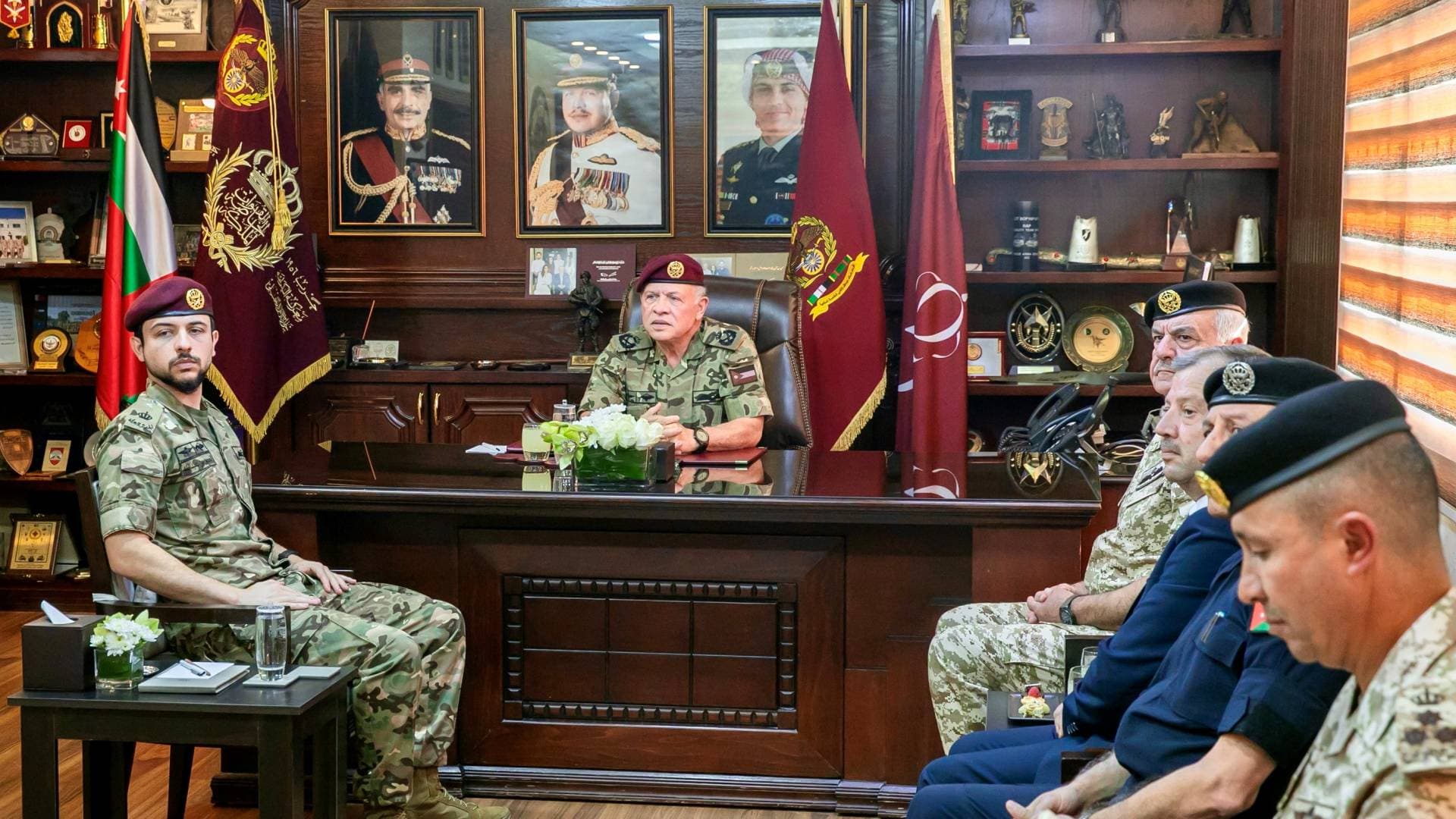 الملك يزور قيادة قوات الملك عبد الله الثاني الخاصة الملكية