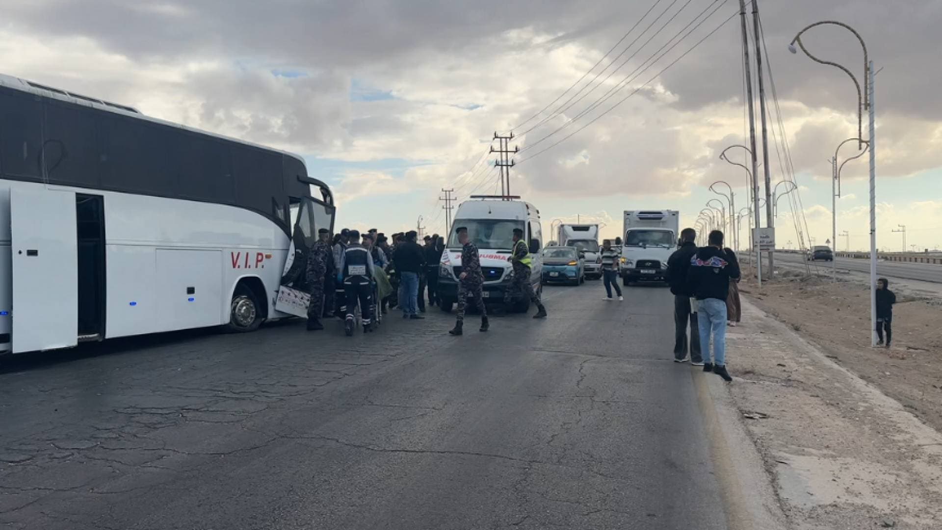 إصابات بحادث تصادم بين حافلة و"بك أب" في المفرق
