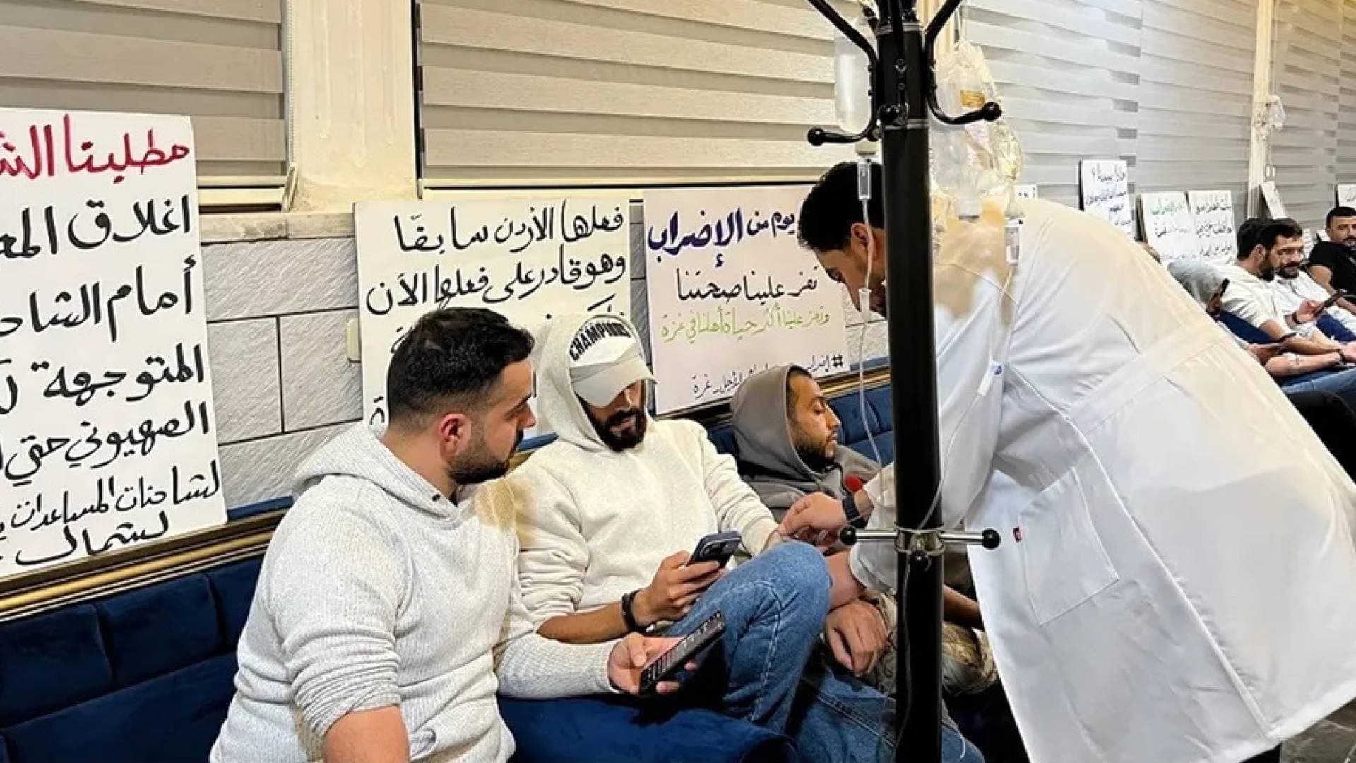 أردنيون يواصلون الإضراب عن الطعام تضامنا مع غزة والمطالبة بادخال المساعدات