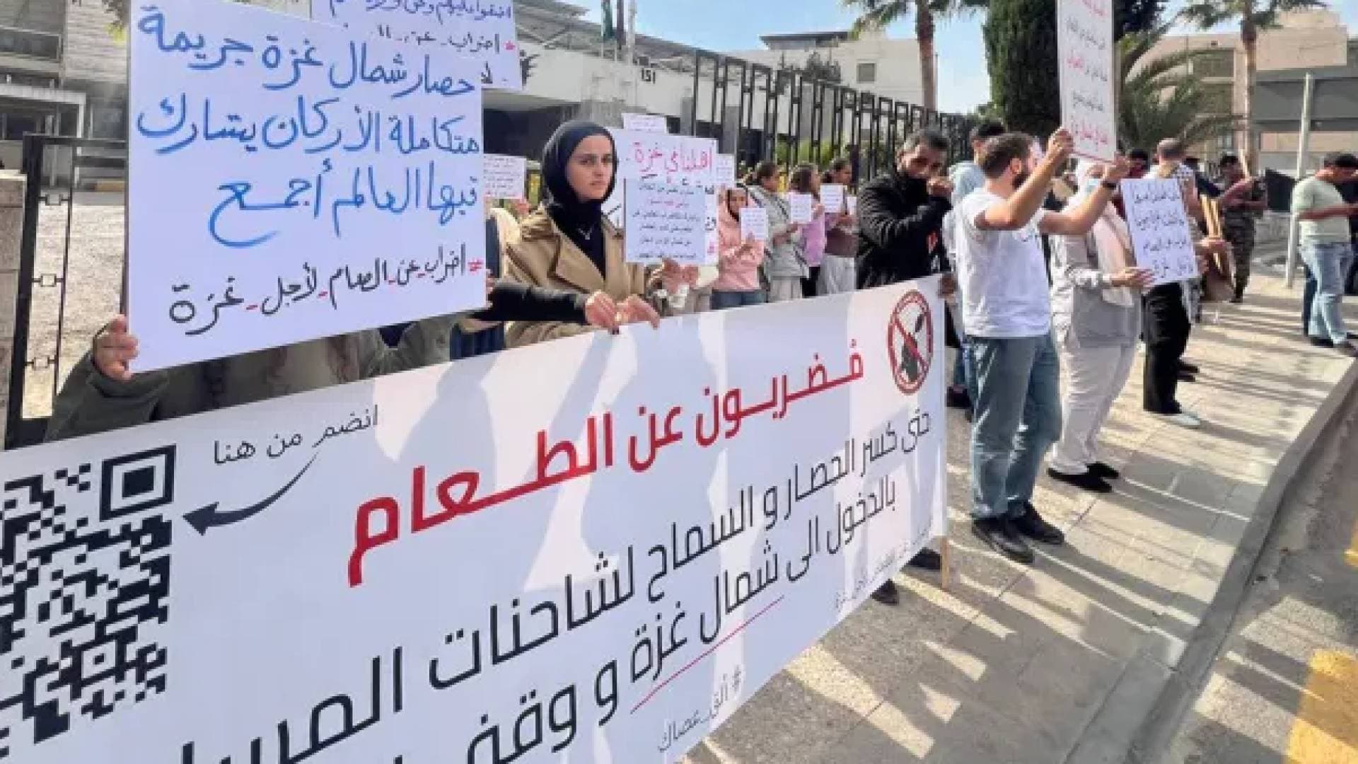 ناشطون: مضربون عن الطعام في الأردن يؤكدون مواصلتهم حتى إنقاذ غزة - فيديو