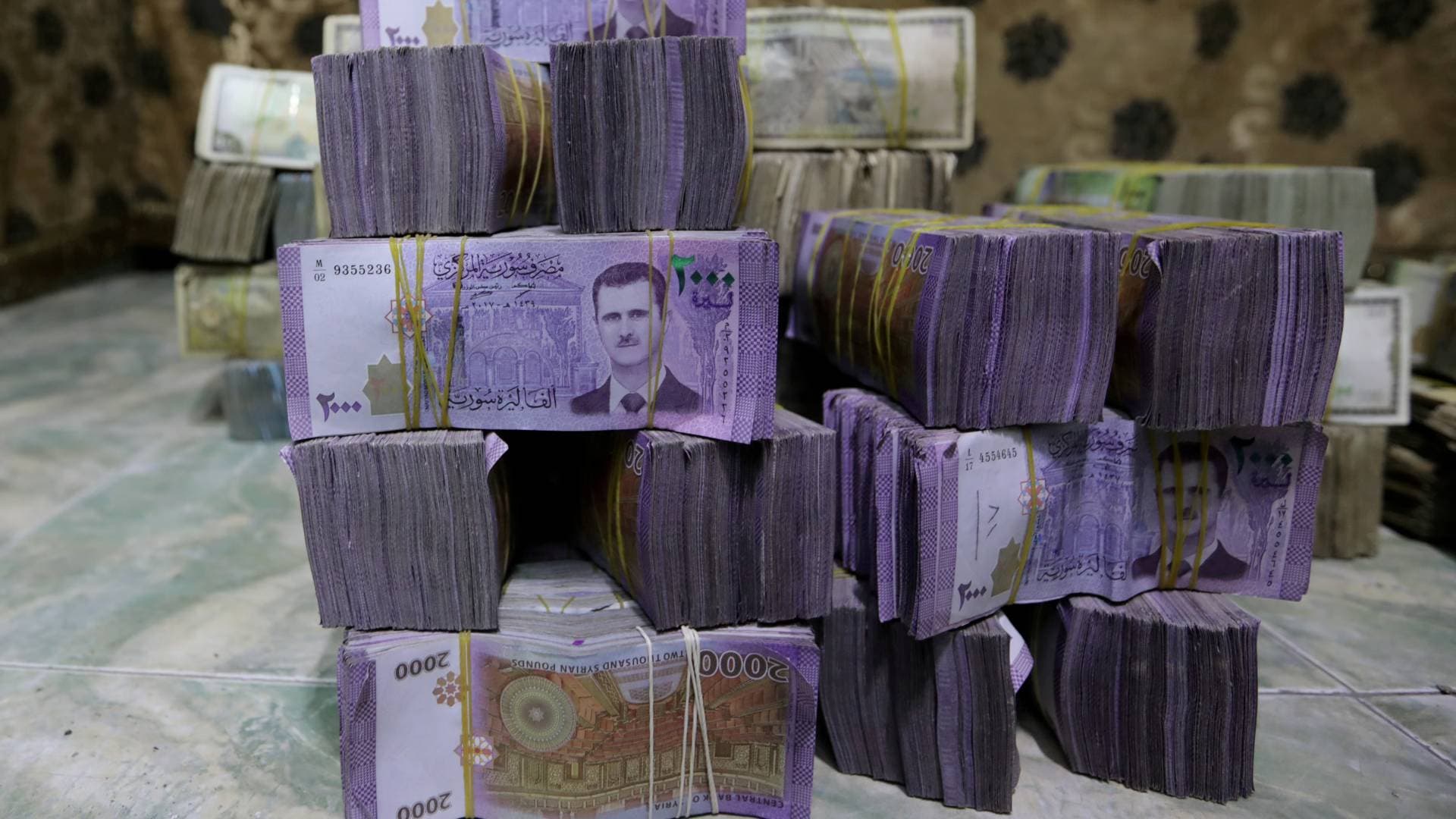 سويسرا تكشف قيمة الأصول السورية المجمد لديها.. هل "للأسد" حصة منها؟