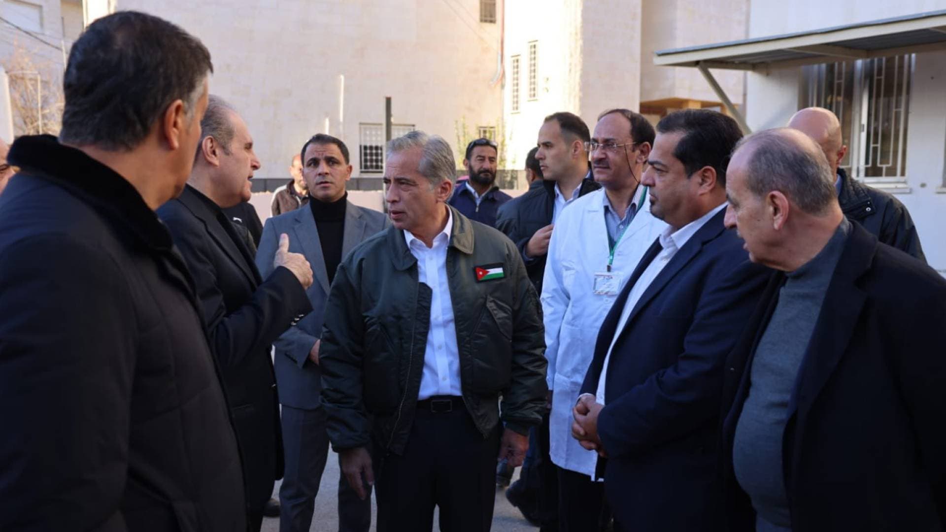 رئيس الوزراء يستهل زيارته إلى محافظة مأدبا بزيارة عدد من المواقع