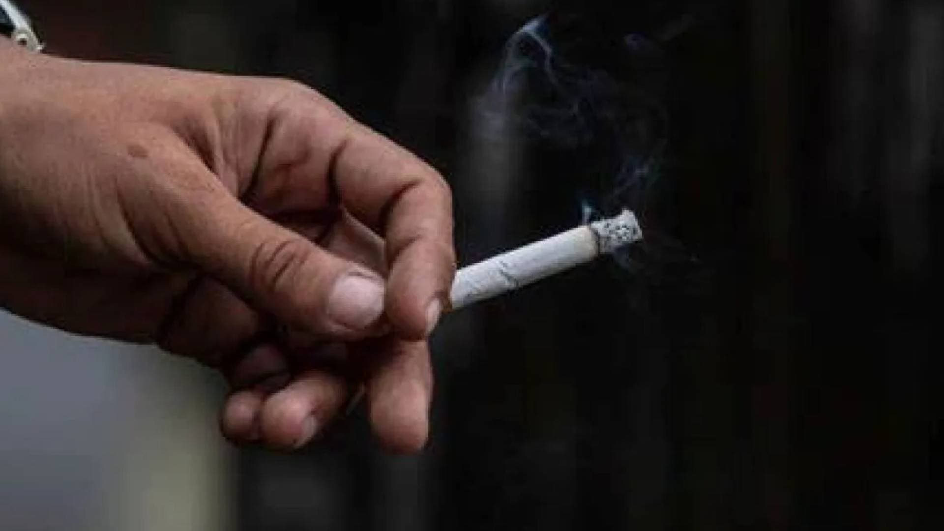 المدخنون يصطدمون مع شركات التبغ في الأردن بعد رفع الأسعار