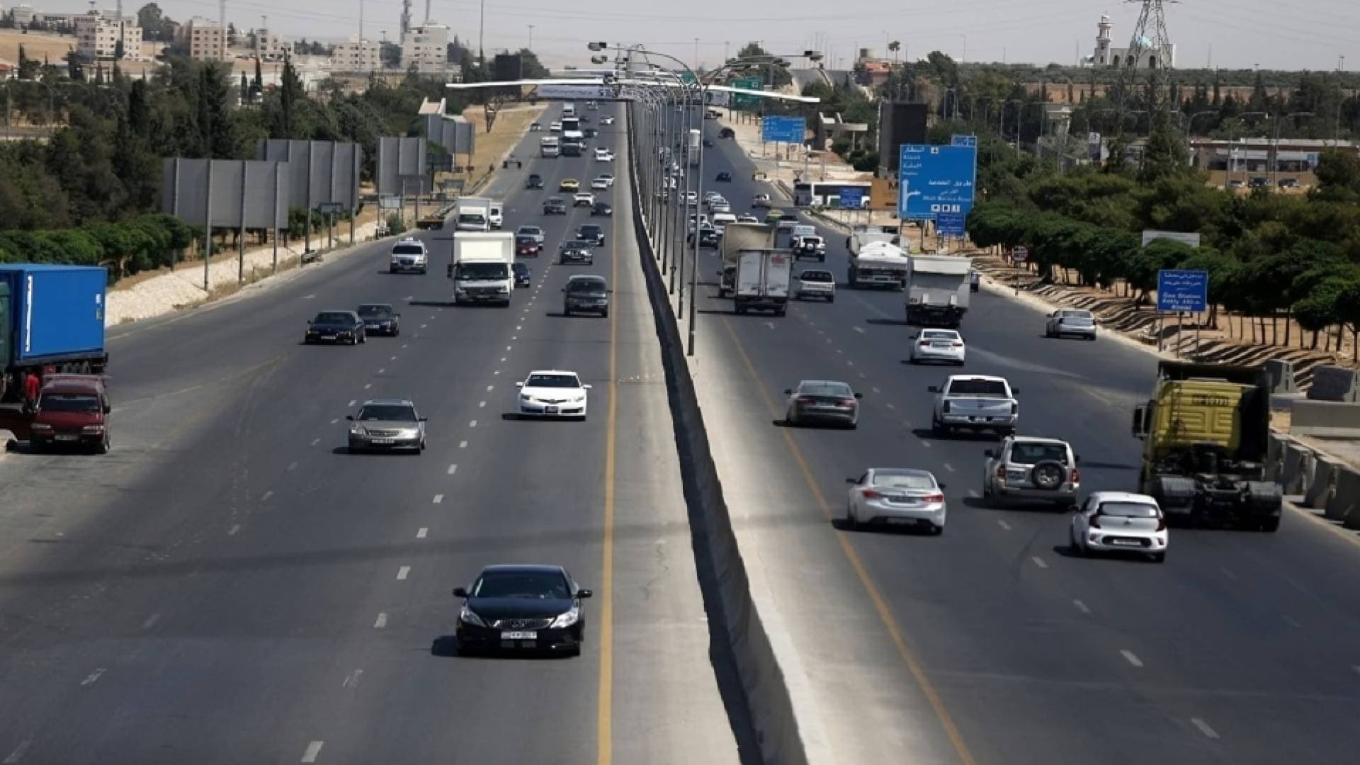 الامن العام: كثافة مرورية على طريق المطار نتيجة تعطل مركبة شحن