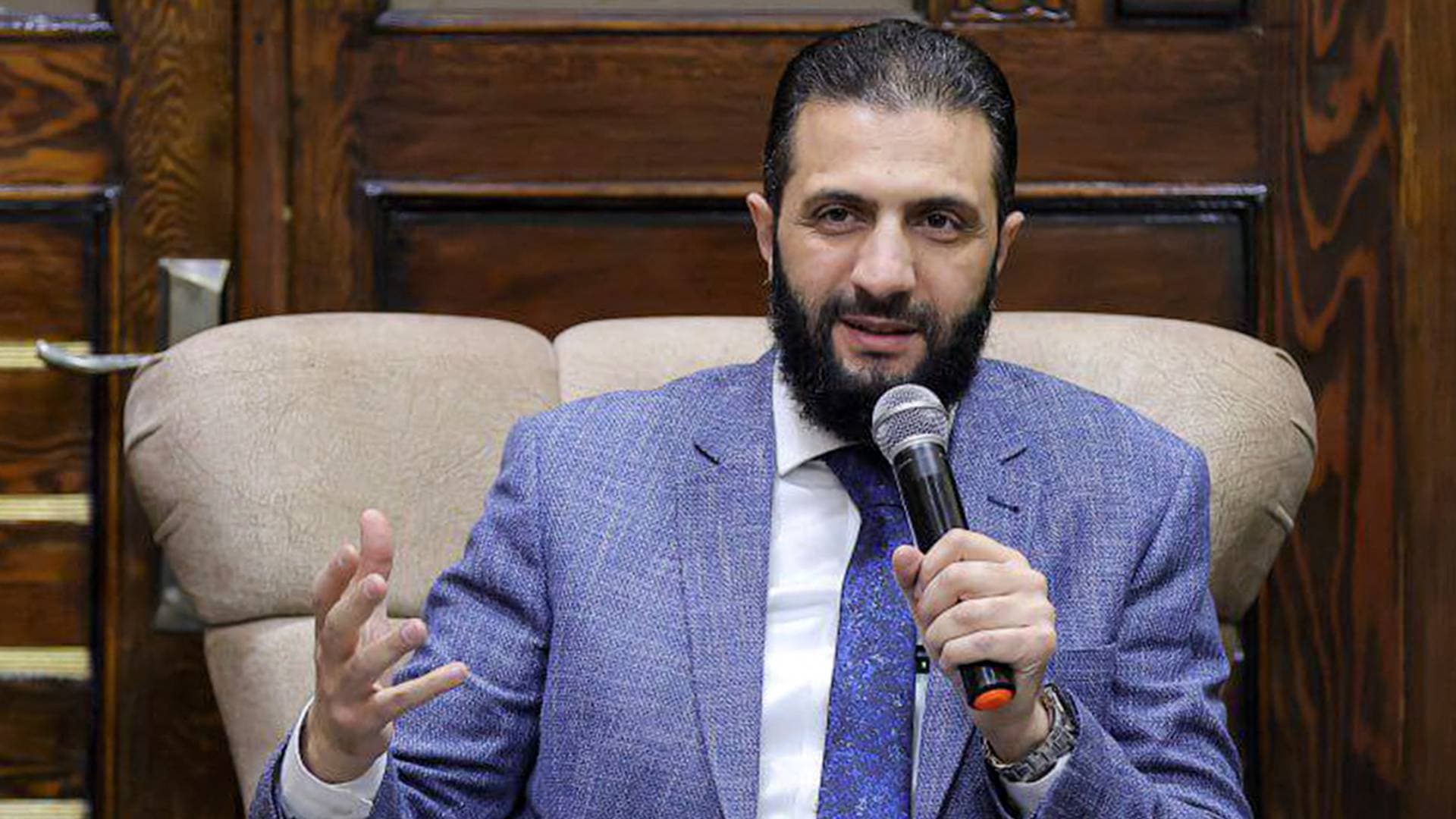 أحمد الشرع يصل إلى اللاذقية في أول زيارة له منذ توليه منصب رئيس الدولة - فيديو