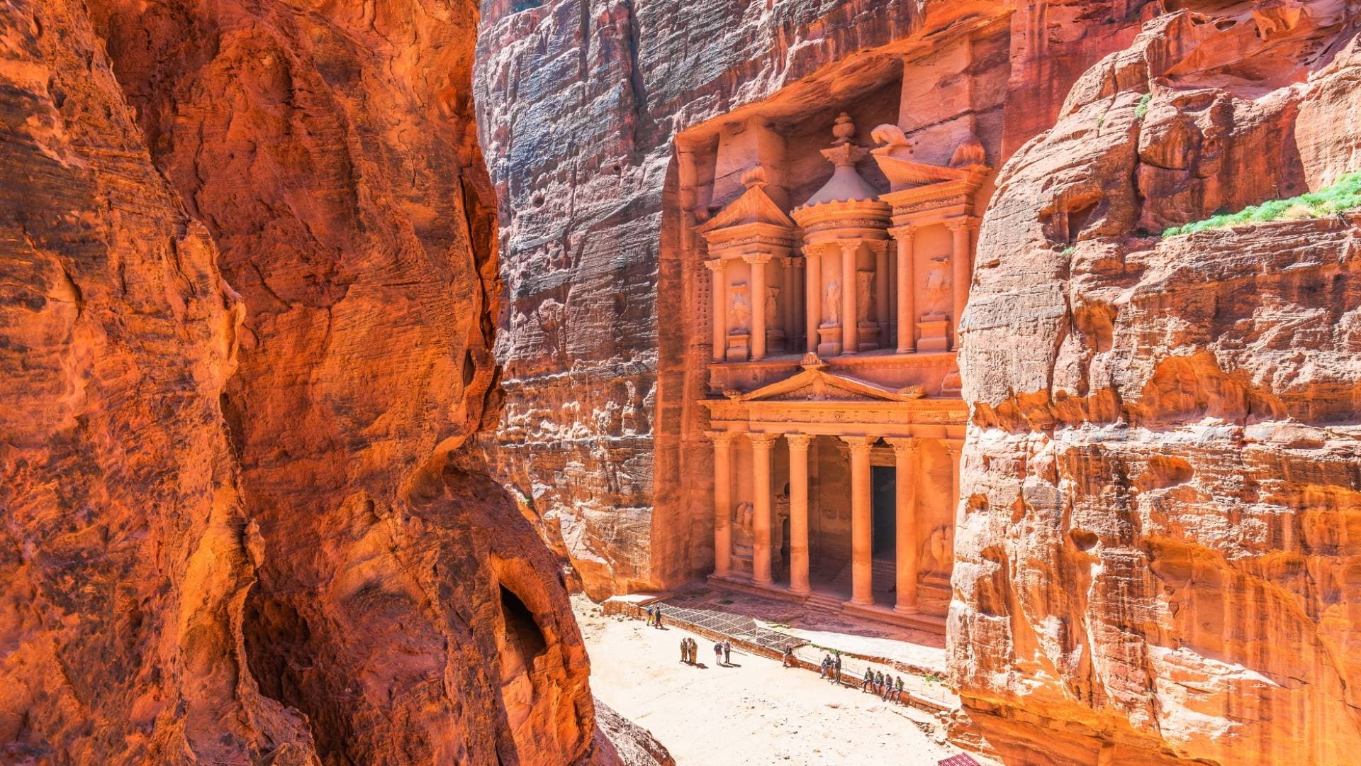 خبراء يحذرون: فيضانات تهدد تراث البترا
