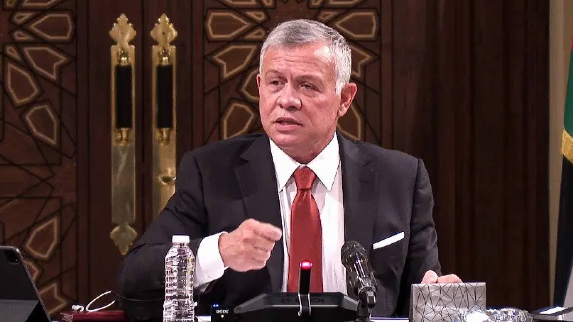 الملك والرئيس الفلسطيني يؤكدان ضرورة تكثيف الجهود لوقف التصعيد في المنطقة