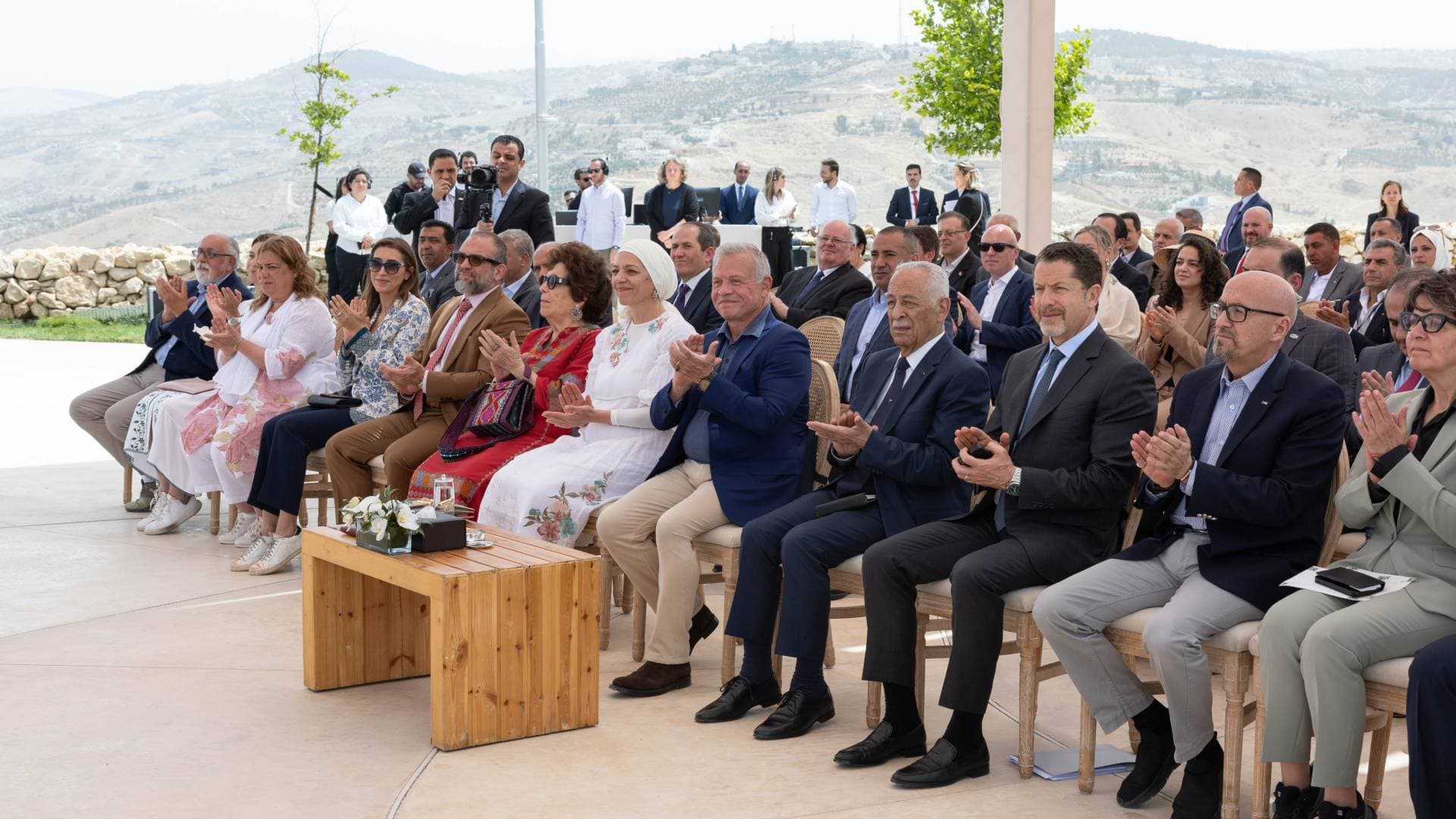 الملك يدشن المرحلة الثانية من الحديقة النباتية الملكية في تل الرمان - فيديو وصور