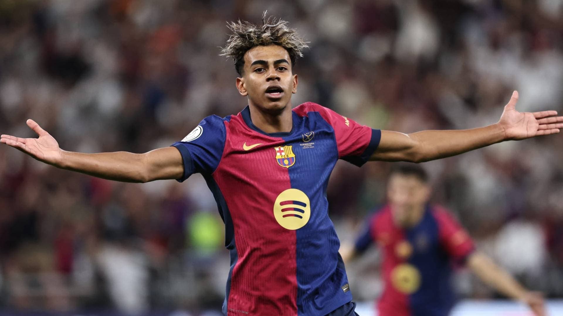 برشلونة يعلن تجديد عقد لامين يامال حتى 2031