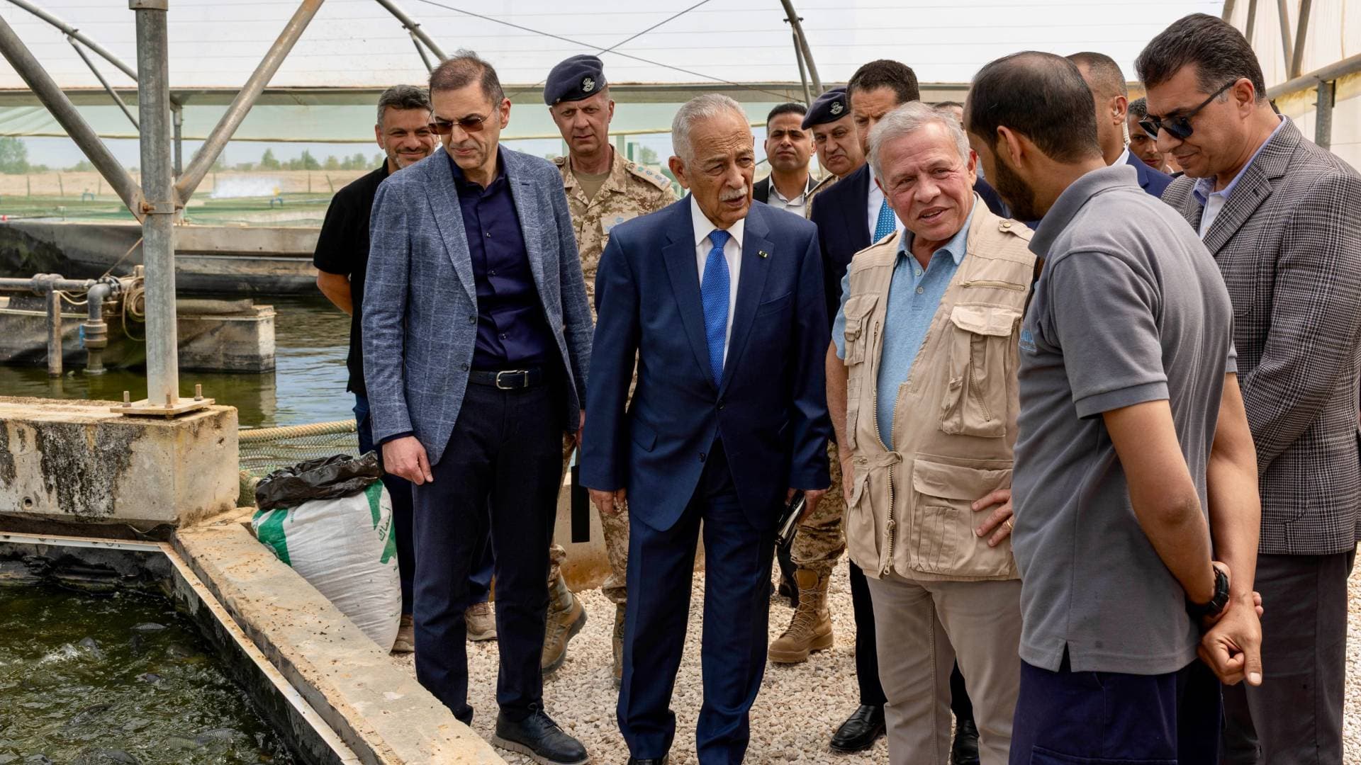الملك يزور مشروع الجفر للاستزراع السمكي أحد مشاريع المبادرات الملكية لتعزيز التنمية - فيديو