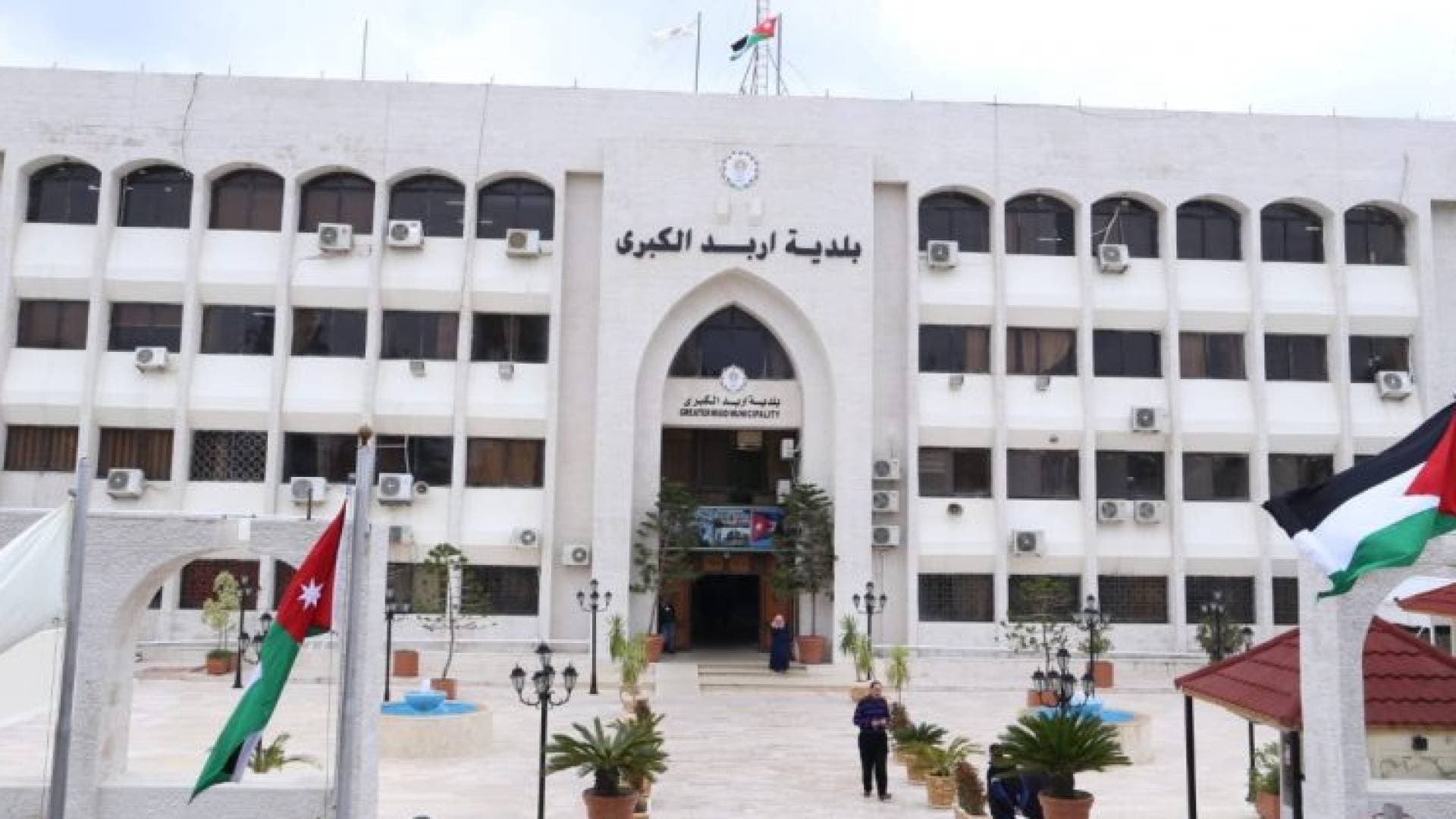 بلدية إربد: مجموعة من الخارجين عن القانون يعتدون على رئيس البلدية وعدد من الموظفين