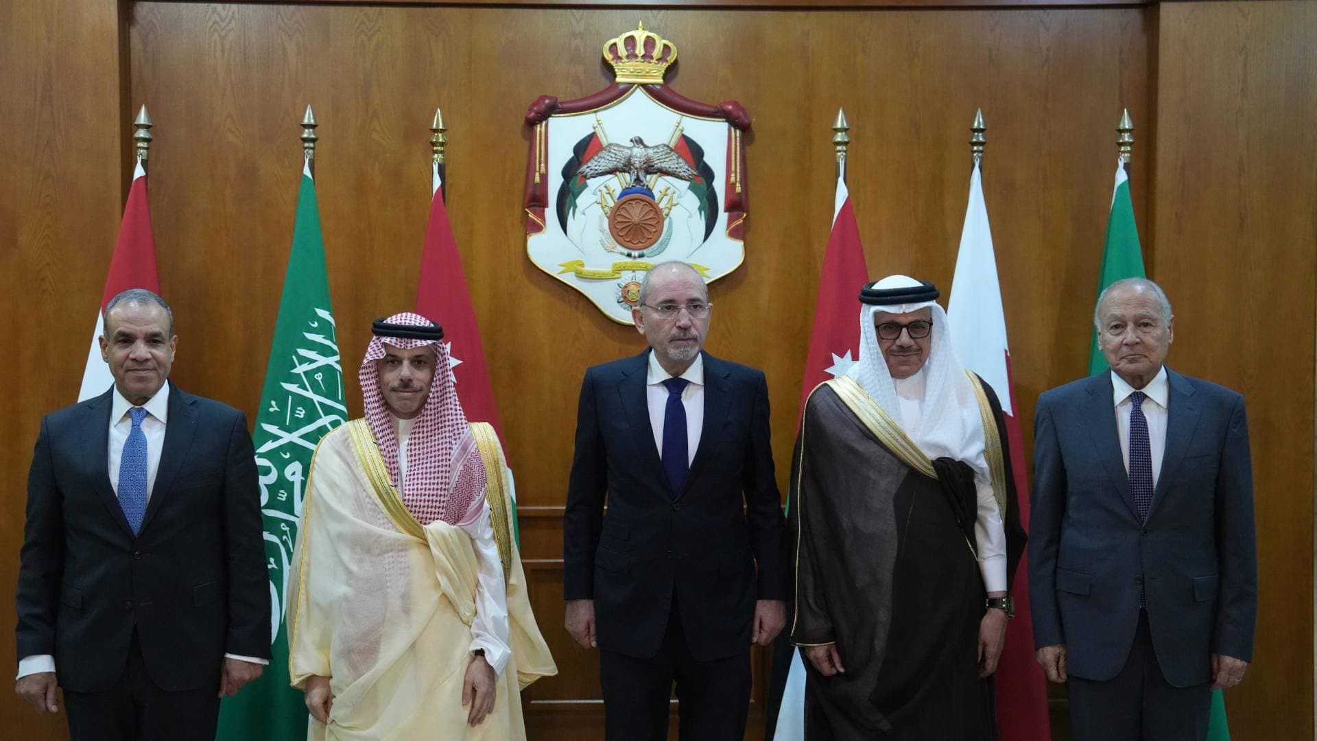 وفد اللجنة الوزارية العربية الإسلامية يجتمع مع الرئيس الفلسطيني محمود عباس عبر آلية الاتصال المرئي