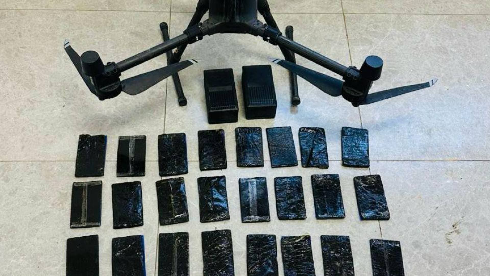 الجيش العربي: المنطقة العسكرية الجنوبية تحبط محاولة تهريب مواد مخدرة بواسطة طائرتين مسيرتين