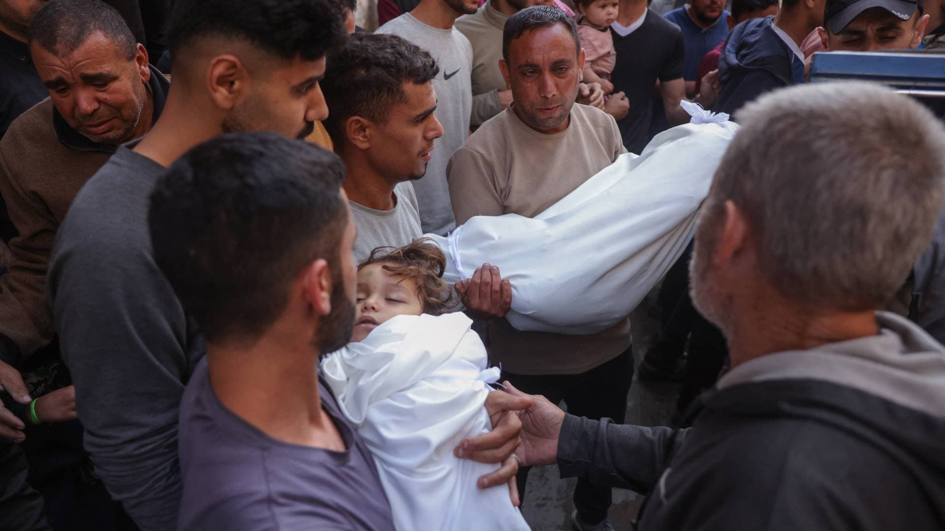 استشهاد 5 فلسطينيين بينهم طفلتان في قصف لجيش الاحتلال على خان يونس