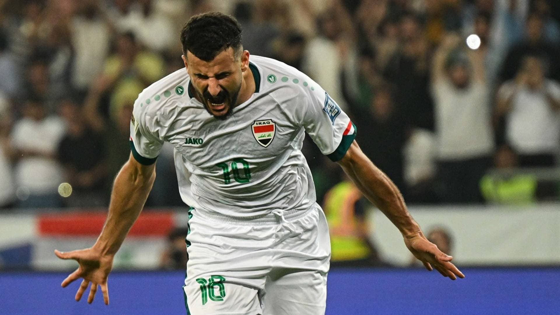 المهاجم العراقي أيمن حسين يهنئ النشامى بتأهلهم لكأس العالم: تستاهلون كل خير