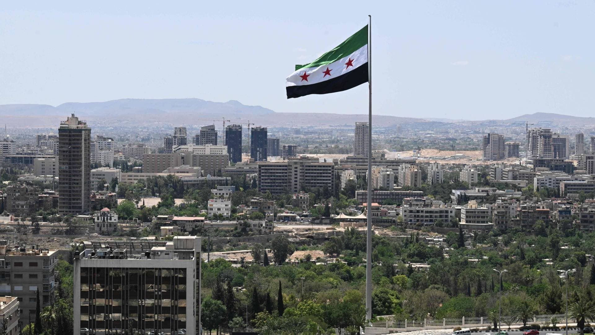 سوريا: مرسوم رئاسي برفع الرواتب بنسبة 200% لجميع موظفي الدولة