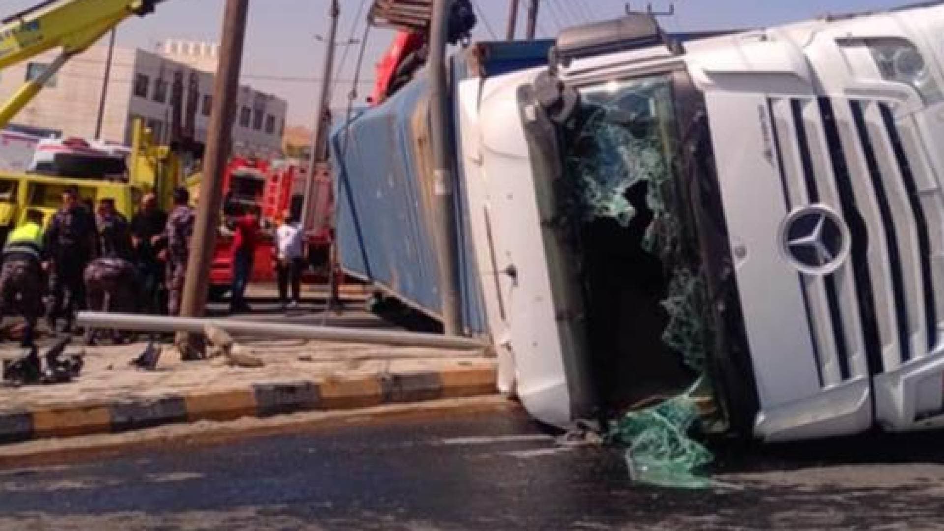 حادث مروري يتسبب بكثافة مرورية على شارع الحزام  حرم إشارة التطوير الحضري/ماركا في عمان