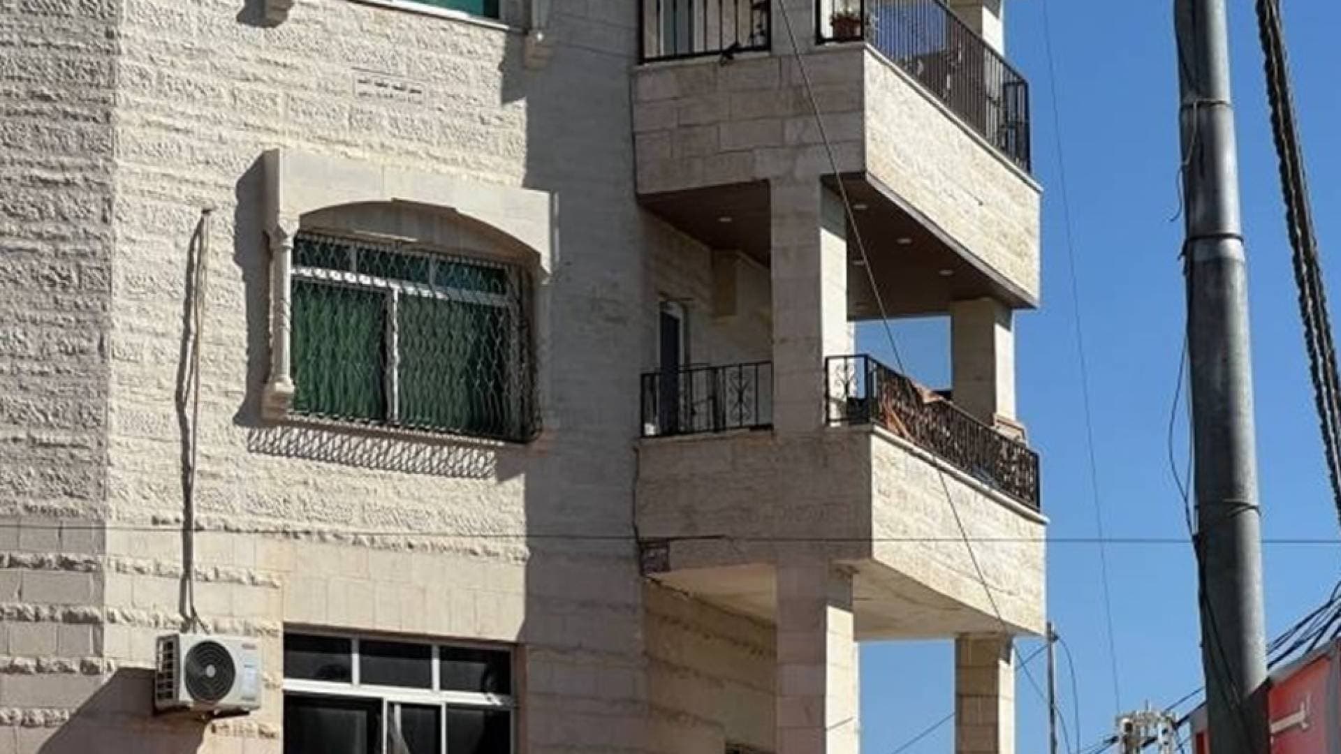 قرار بإزالة بناية آيلة للسقوط في إربد