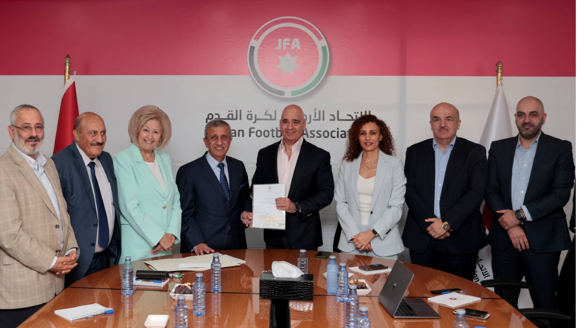 الاتحاد الأردني لكرة القدم ومجلس الأعيان يبحثان سبل تطوير اللعبة ويدعمان المنتخب بـ50 ألف دينار