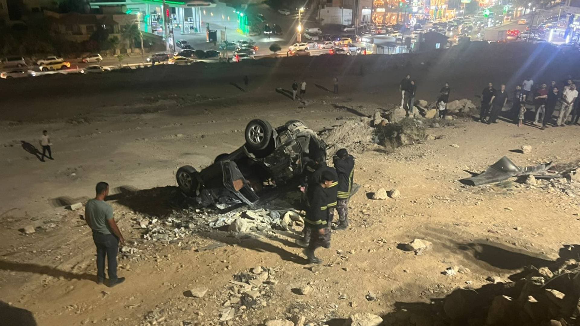 مراسل "رؤيا": إصابة 8 أشخاص جراء تدهور مركبة عن منحدر بمنطقة الزرقاء الجديدة(فيديو)