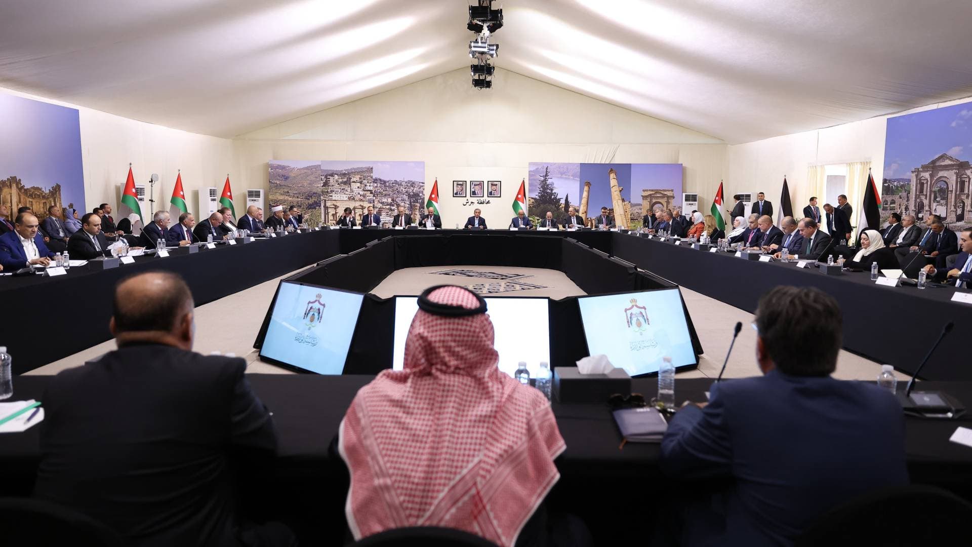 رئيس الوزراء: برنامج تأميني شامل لمرضى السرطان وتطوير قطاع التعليم
