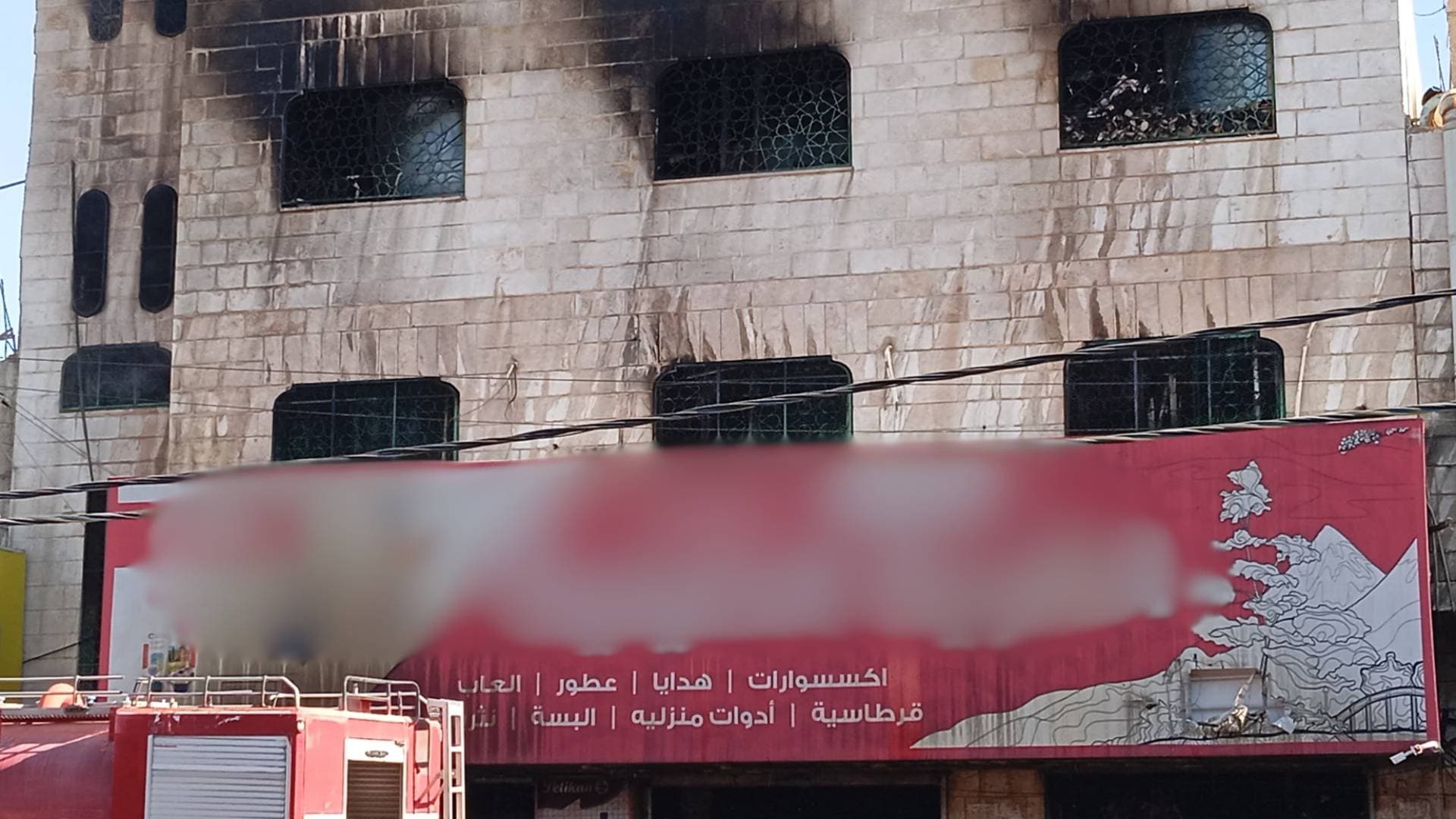 مراسل رؤيا: انتهاء عمليات الإطفاء والتبريد في محال تجارية في الكرك بعد حريق استمر نحو 12 ساعة