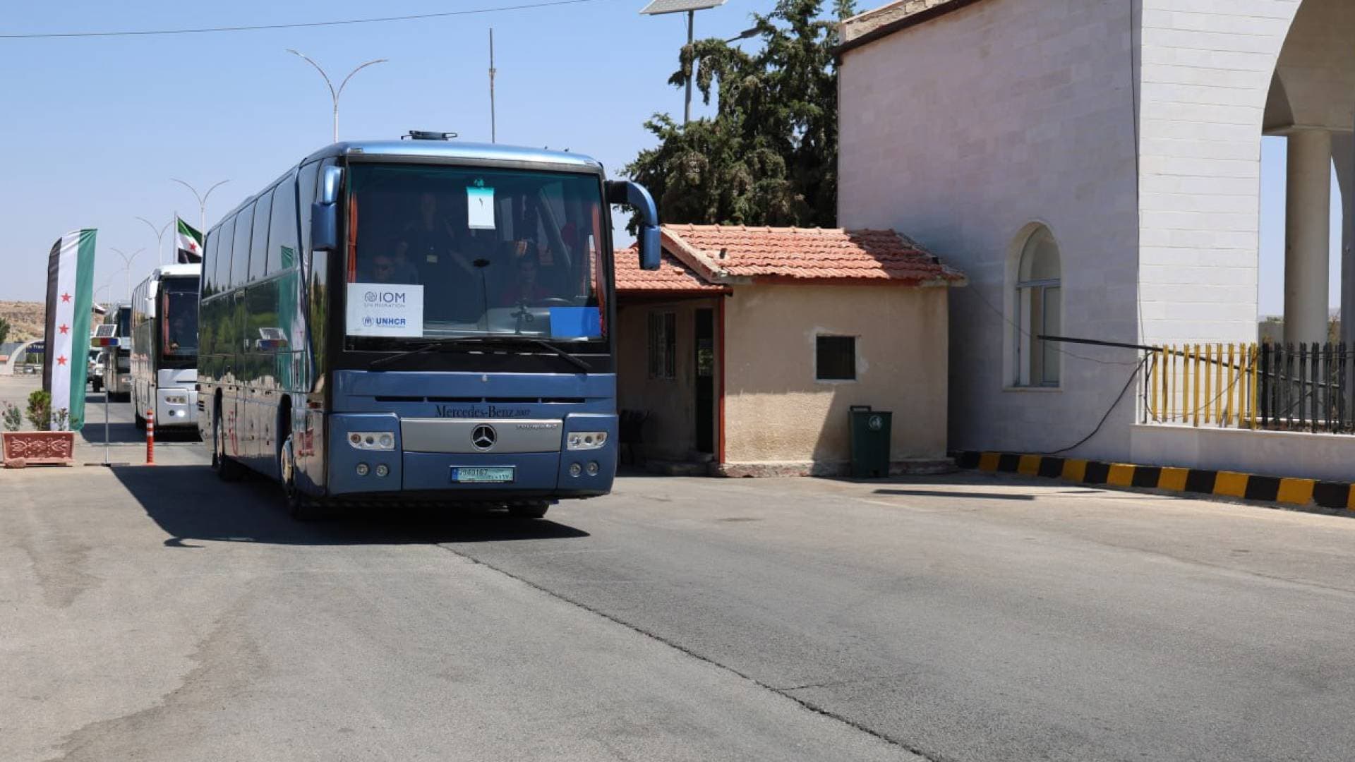 72 لاجئا سوريا يعودون إلى بلادهم طوعيا من لبنان الثلاثاء