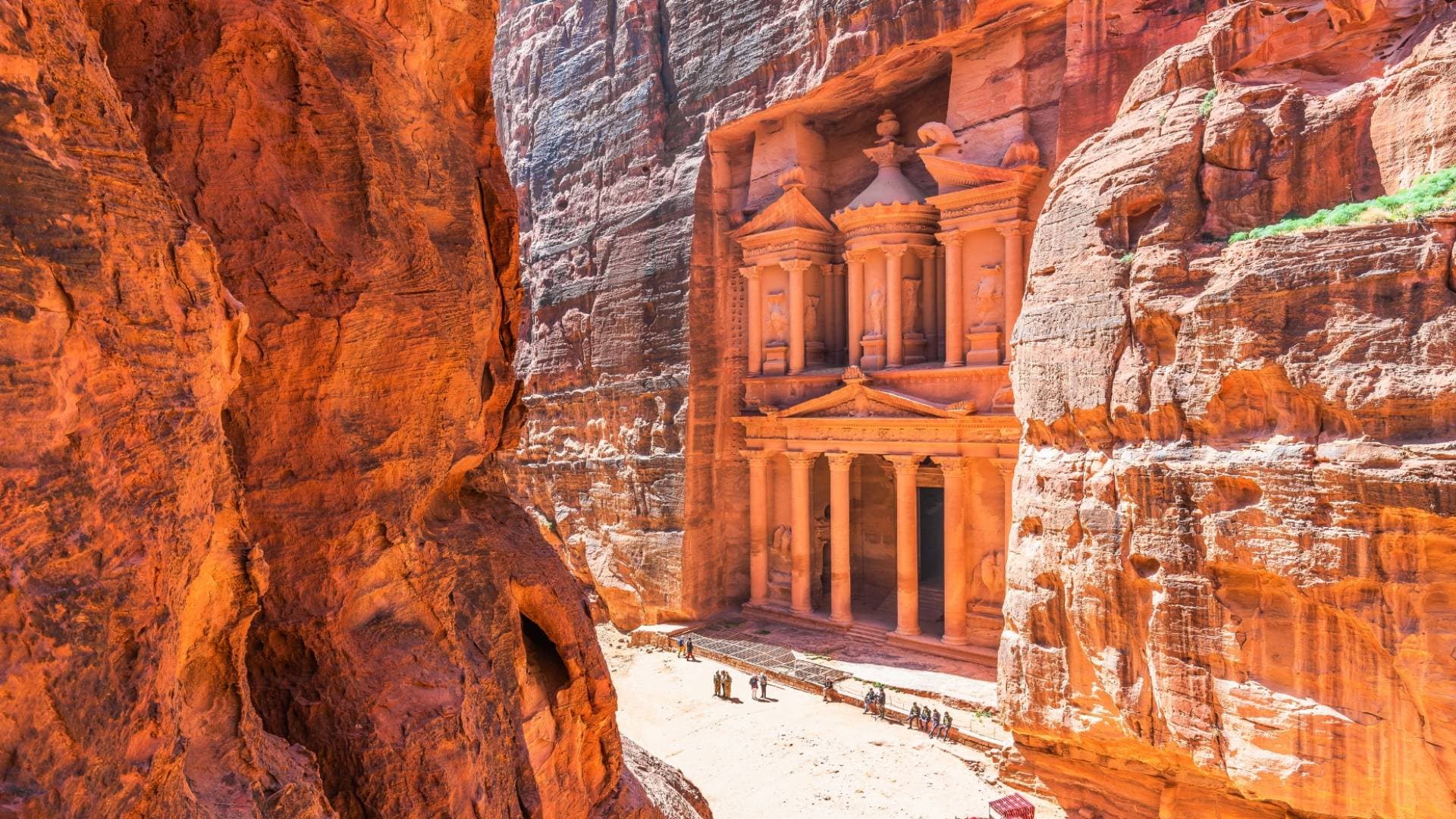 وزارة السياحة تطلق حزمة جديدة ضمن "أردننا جنة" لتنشيط السياحة في البترا واستهداف 20 ألف مشارك