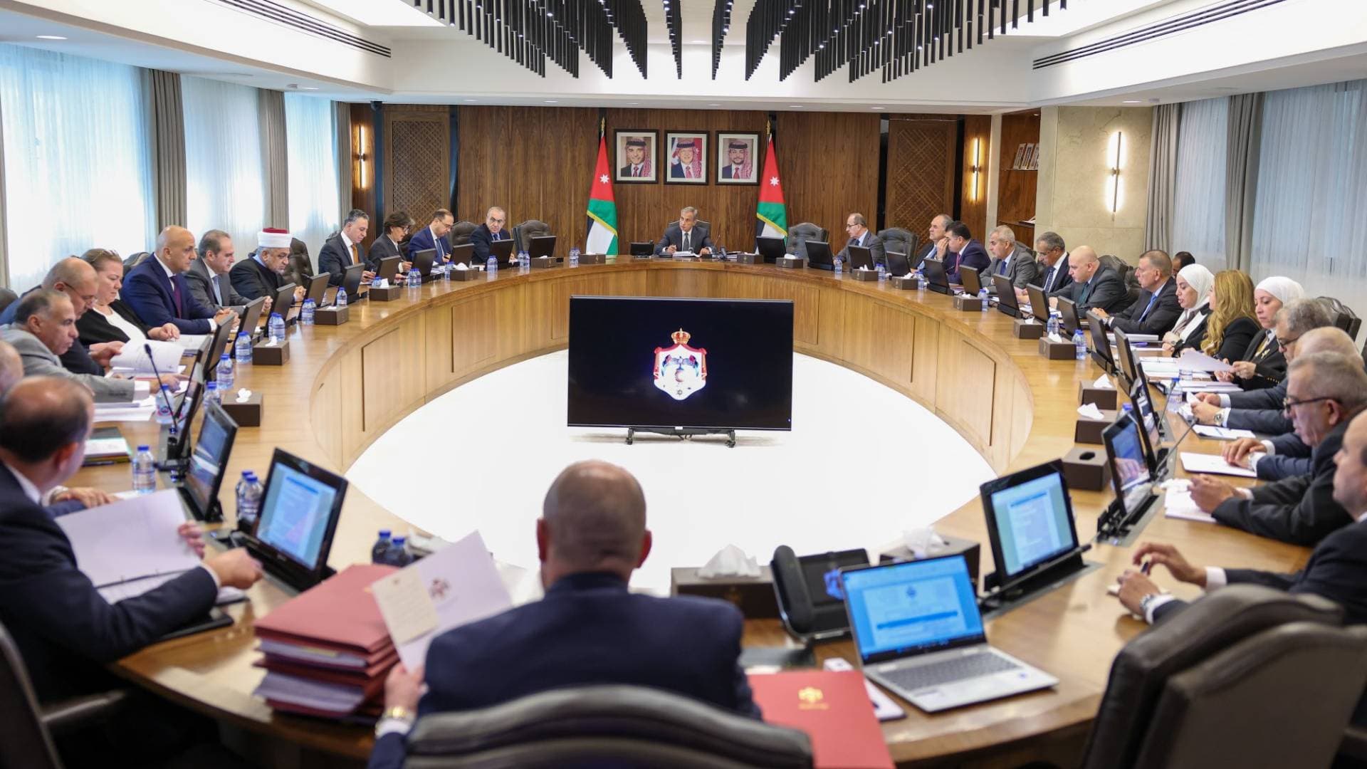 استعدادا لانطلاقة جديدة.. حسان يودع الوزراء المغادرين من حكومته ويؤكد على استمرارية العمل