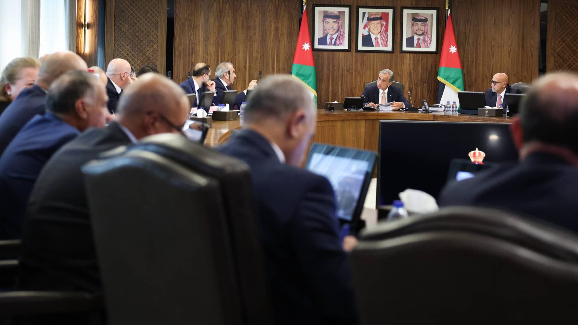 بثمانية وجوه جديدة لأول مرة .. تعديل حكومة حسان يضخ دماء في شرايين الاقتصاد والخدمات