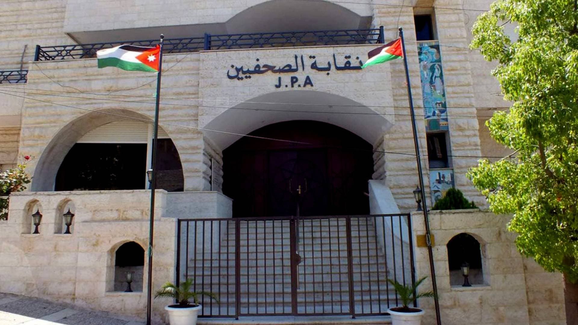 نقابة الصحفيين تسلم قائمة بـ33 شخصا "منتحلي صفة إعلامي" للنيابة العامة وتحذر من الفوضى الإعلامية