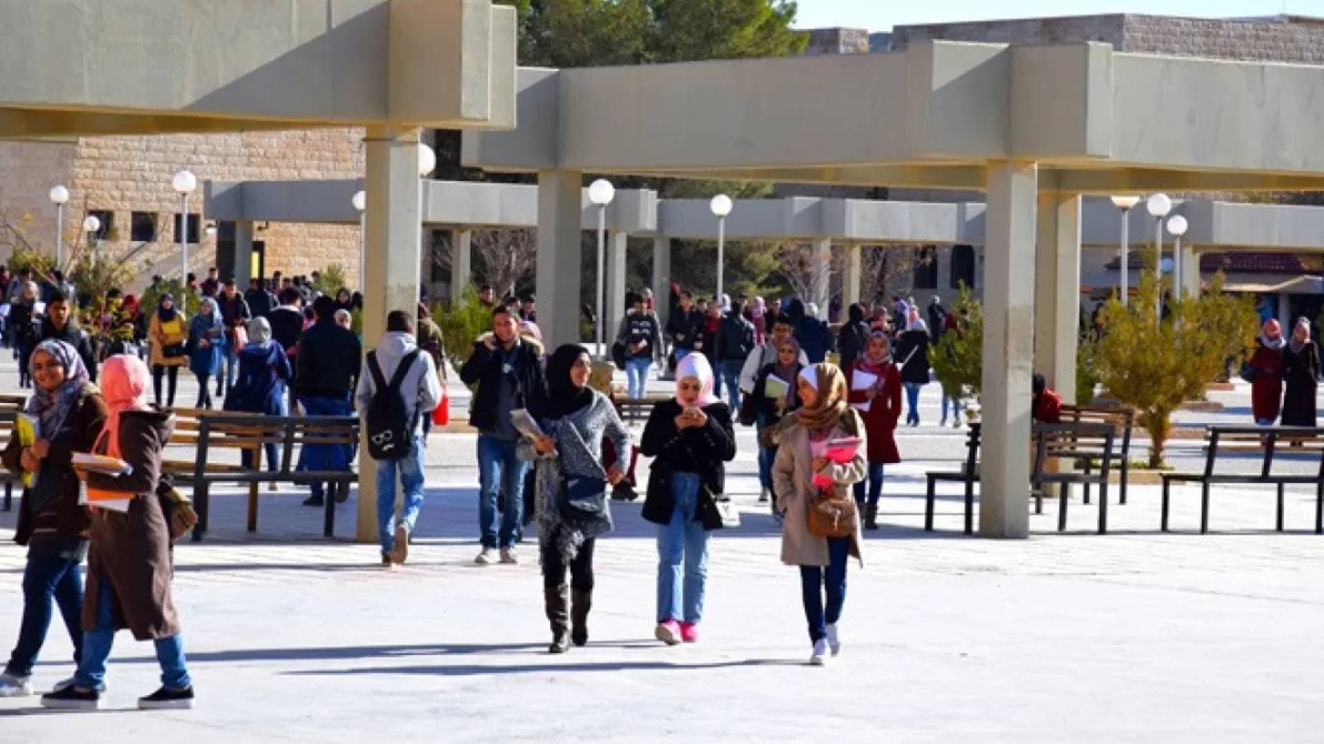 جامعات تحول دوام طلبتها عن بعد بسبب موجة الحر