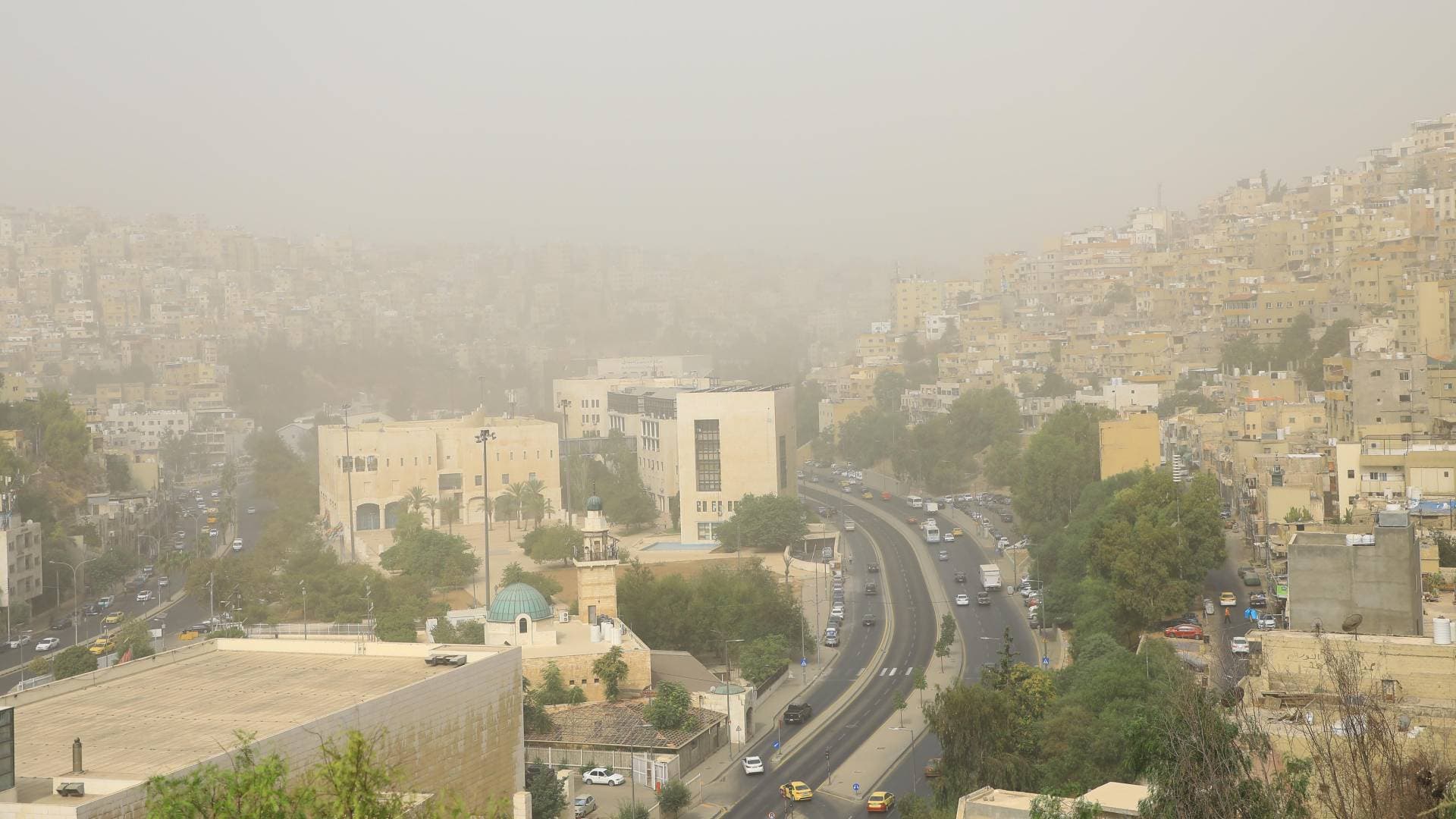 الدوريات الخارجية تكشف لـ"رؤيا" حالة بعض الطرق التي تشهد رياحا قوية مثيرة للغبار