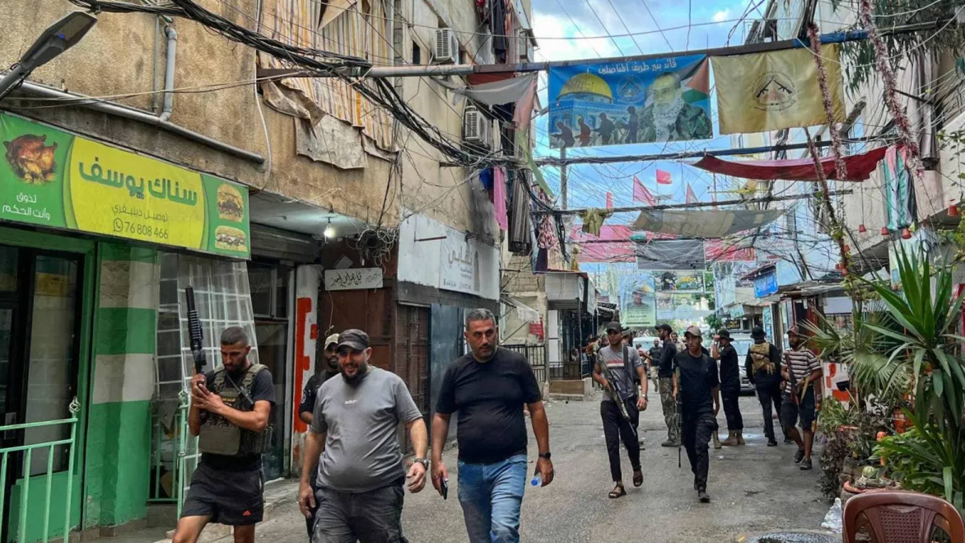 بدء المرحلة الأولى من مسار تسليم الأسلحة من داخل المخيمات الفلسطينية في لبنان الخميس