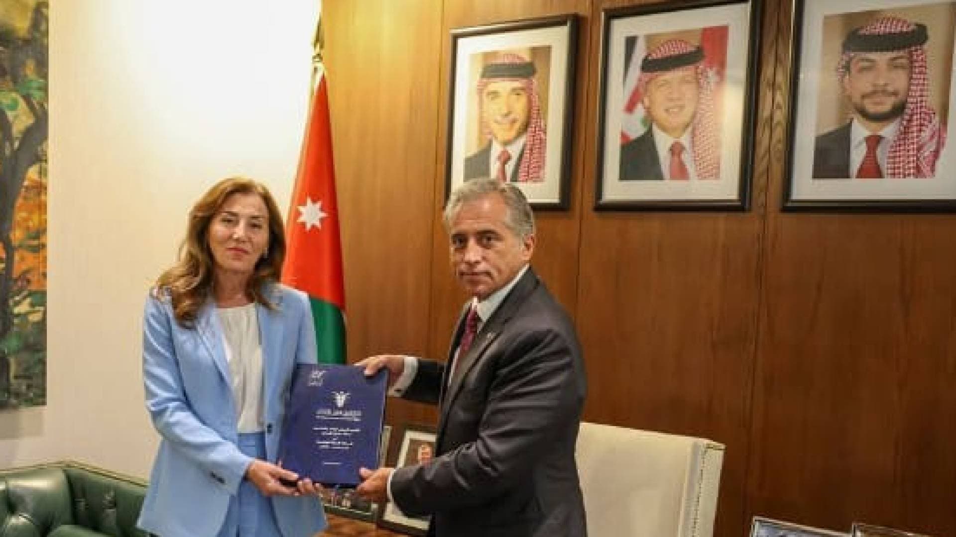 رئيس الوزراء يتسلم التقرير السنوي لحالة حقوق الإنسان في الأردن لعام 2024