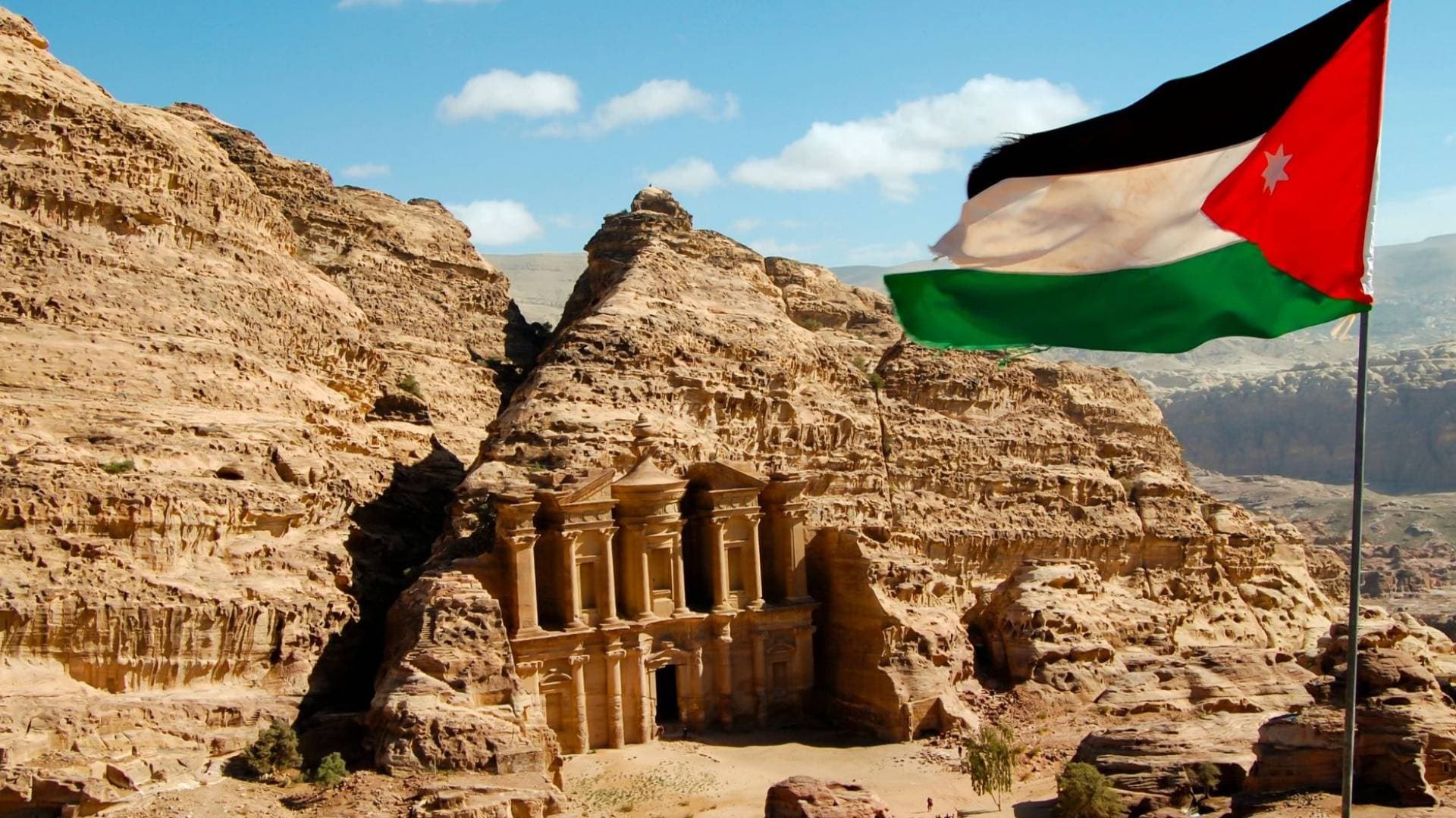 العين الأسبق الهندي: انعدام التشاركية في القطاع السياحي.. حداد: السياحة من أهم أعمدة الاقتصاد الأردني.. فيديو