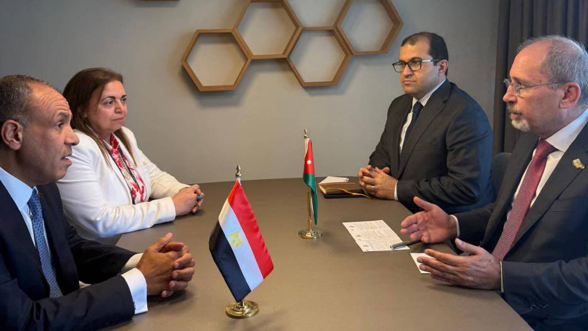 الأردن ومصر يؤكدان ضرورة وقف العدوان على غزة