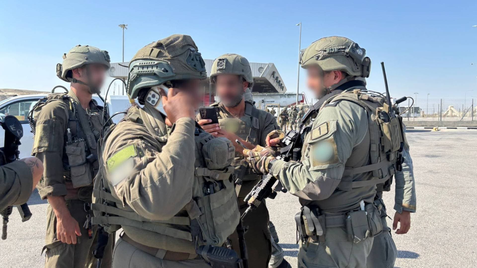 جيش الاحتلال يزعم في روايته: منفذ عملية معبر اللنبي استخدم شاحنة مساعدات ويفرض حصارا على أريحا