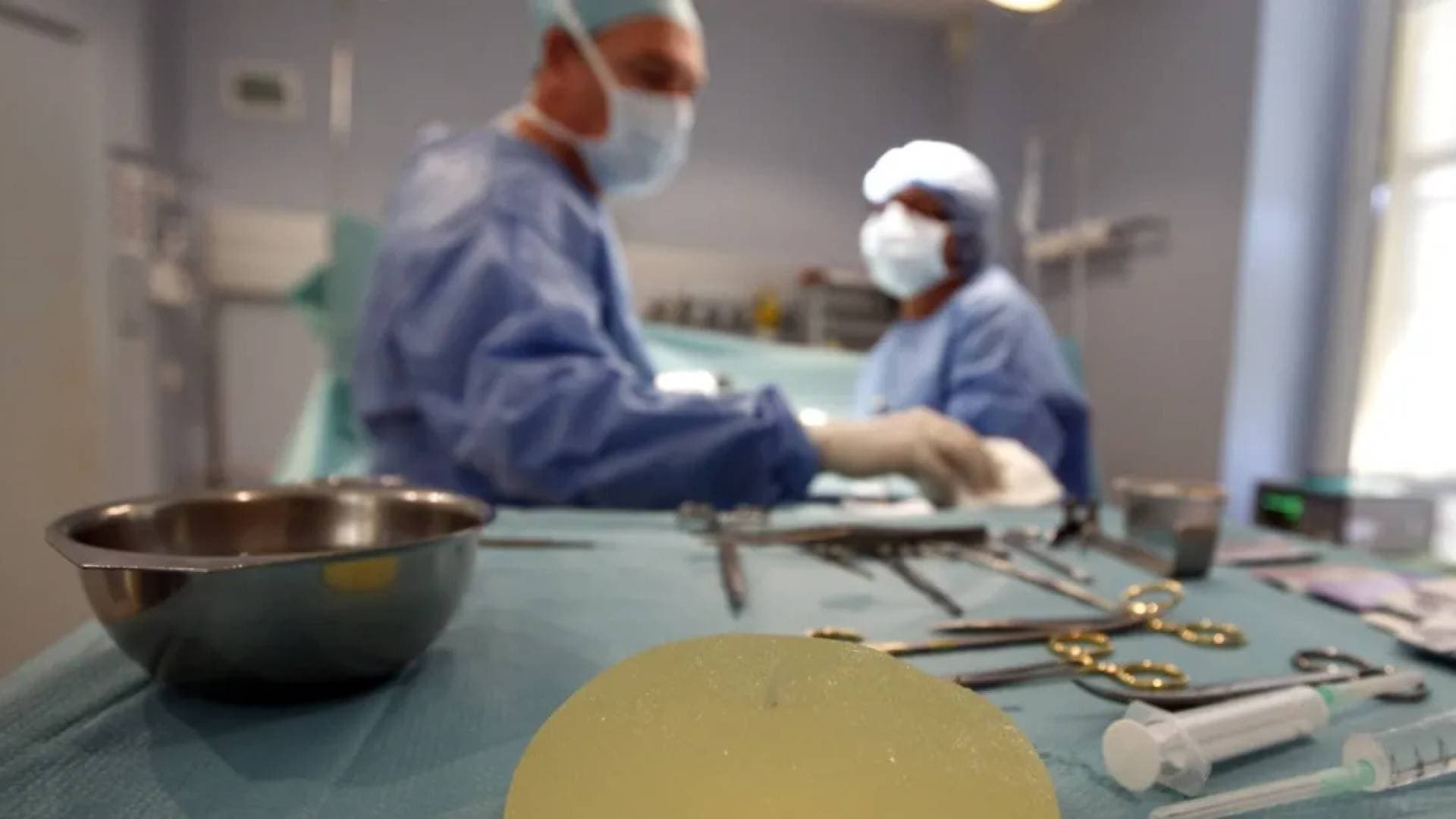 مصر.. مداهمة عيادة طبيب في التجمع الخامس.. والمفاجأة في مؤهله الدراسي!