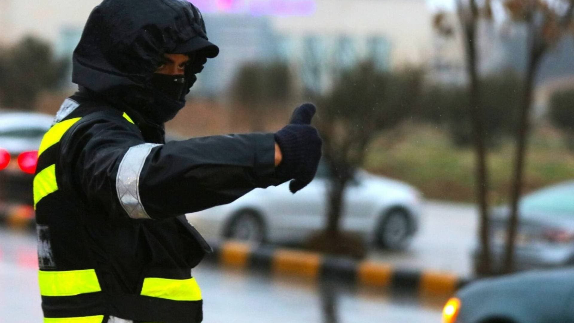 الأمن العام يحذر: انتبهوا من انزلاق المركبات مع أولى هطولات المطر فجر الخميس