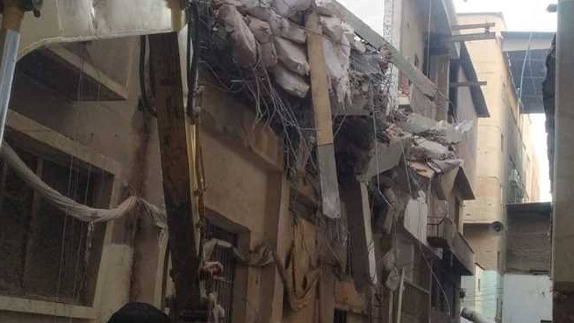 مصر: انهيار مصنع ملابس في المحلة الكبرى يودي بحياة 7 وإصابة 30
