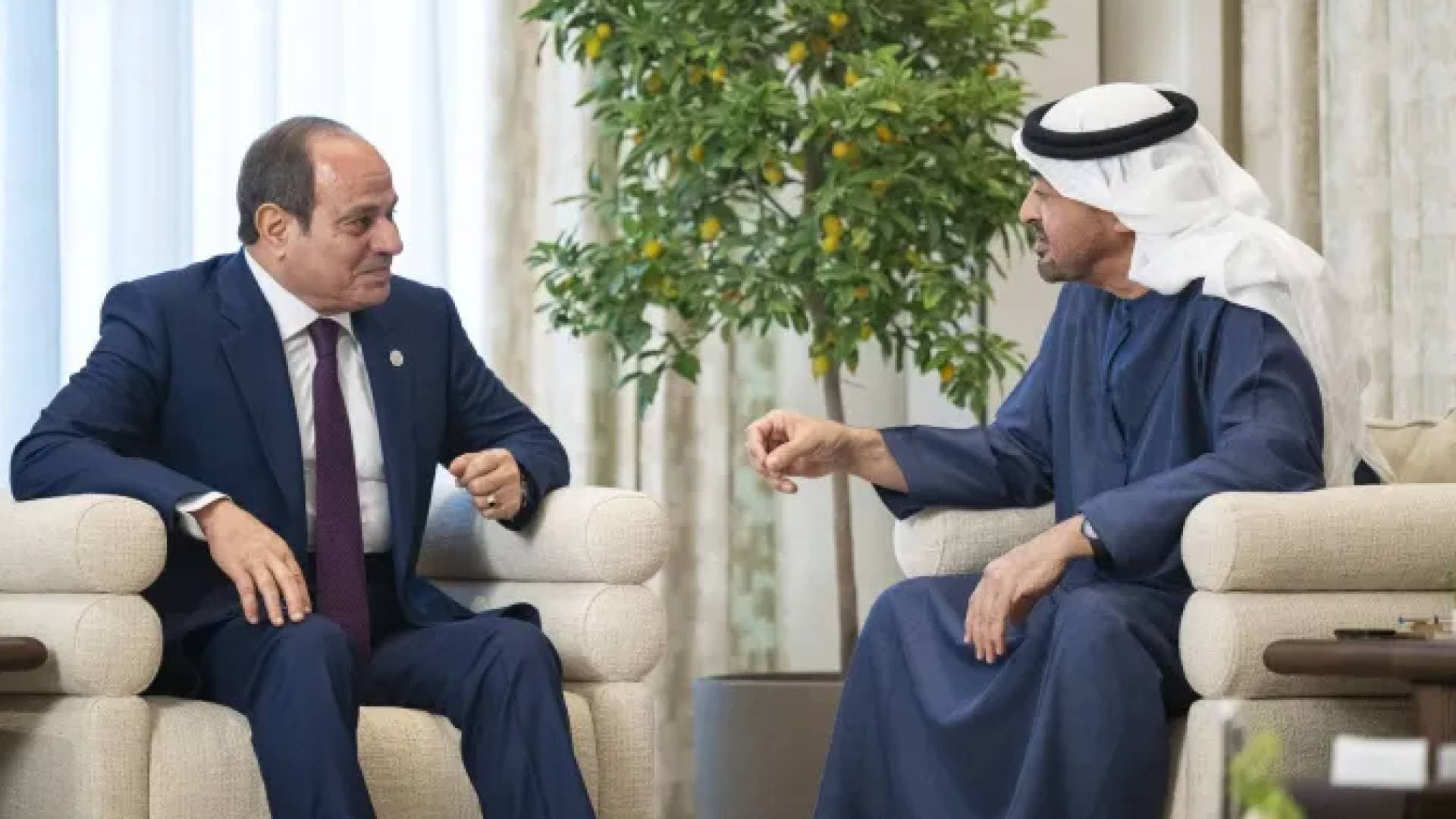 السيسي يستقبل محمد بن زايد بالقاهرة لتعزيز العلاقات
