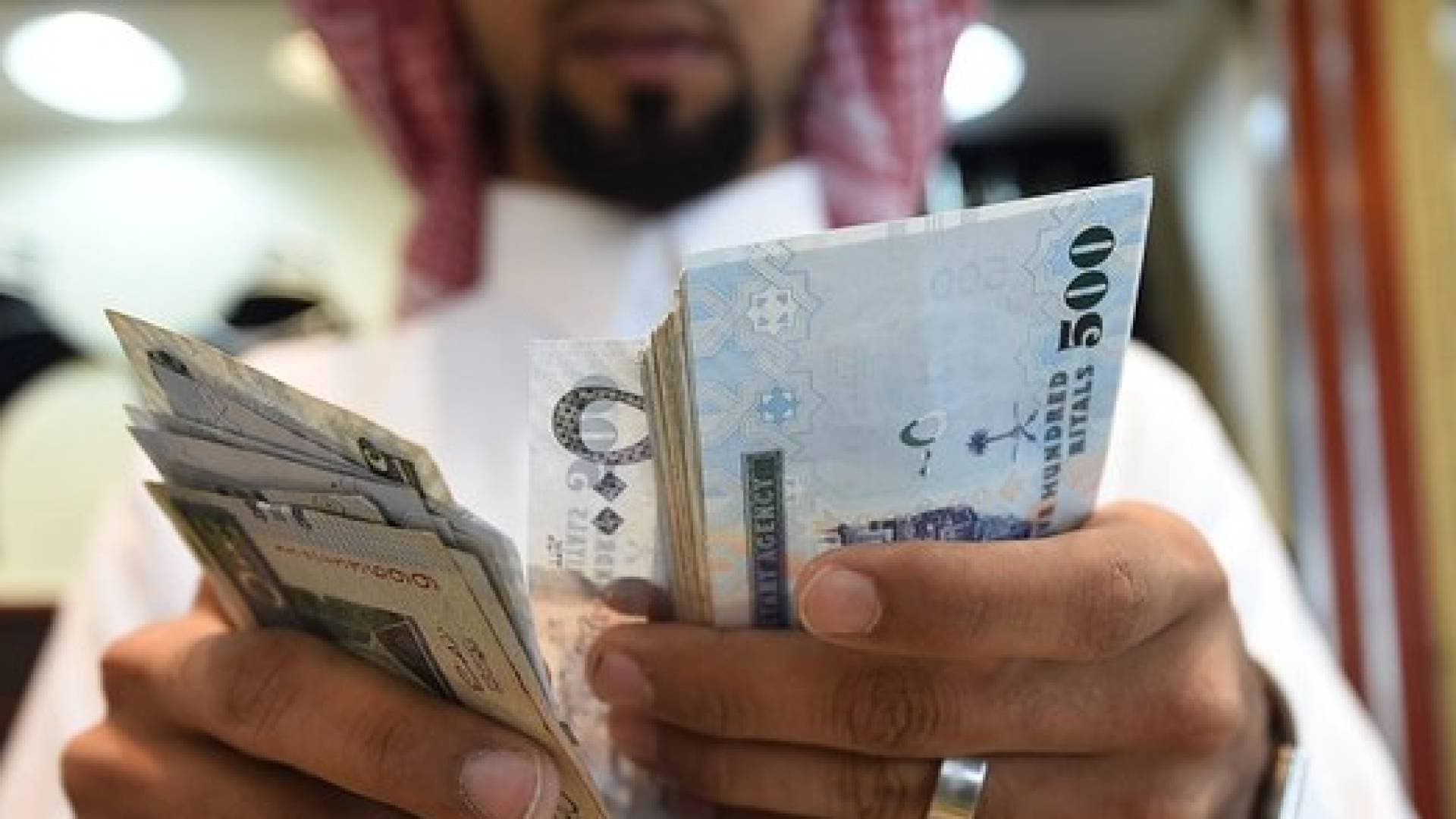السعودية تتوقع عجزا يفوق ضعف التقديرات لميزانية 2025 بسبب تراجع النفط وزيادة الإنفاق